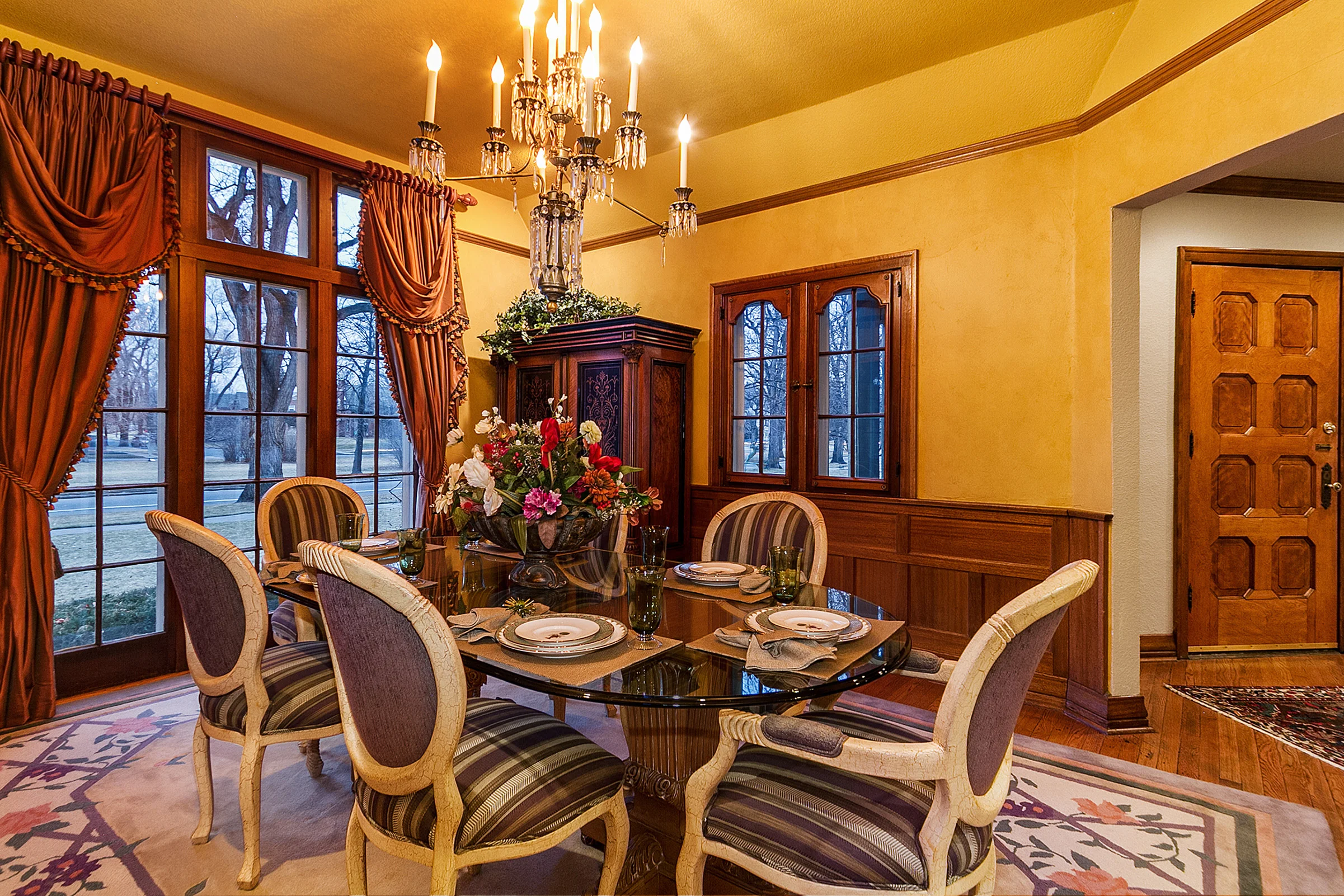 1183070_Dining-Room-with-Wainscot-and-Large-Windows_high.jpg