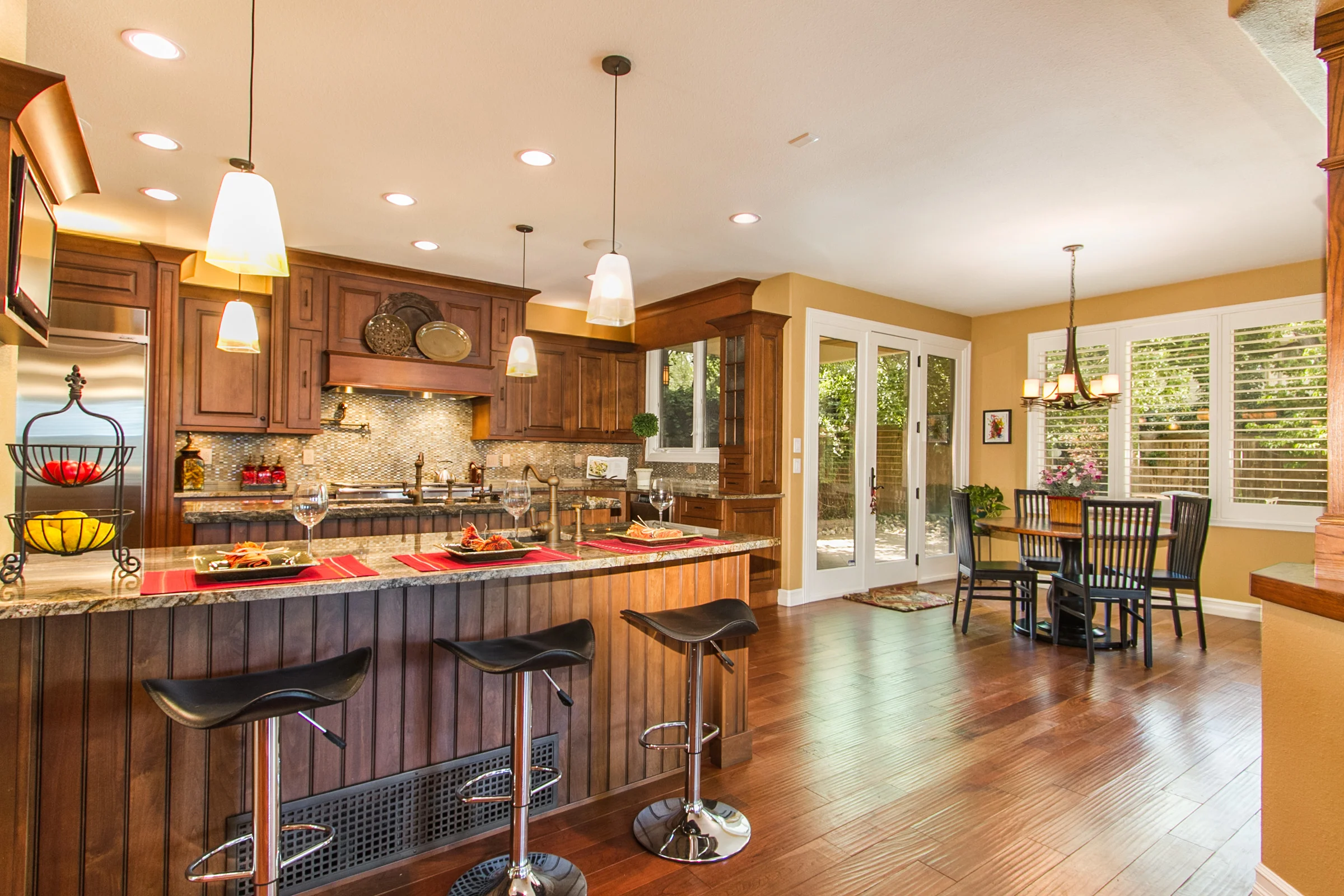 1368065_Kitchen-Adjoins-Breakfast-Room-and-Patio_high.jpg