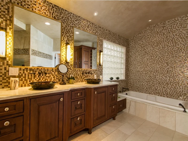 1368078_enSuite-Master-Bath-is-Fully-Tiled_800x600.jpg