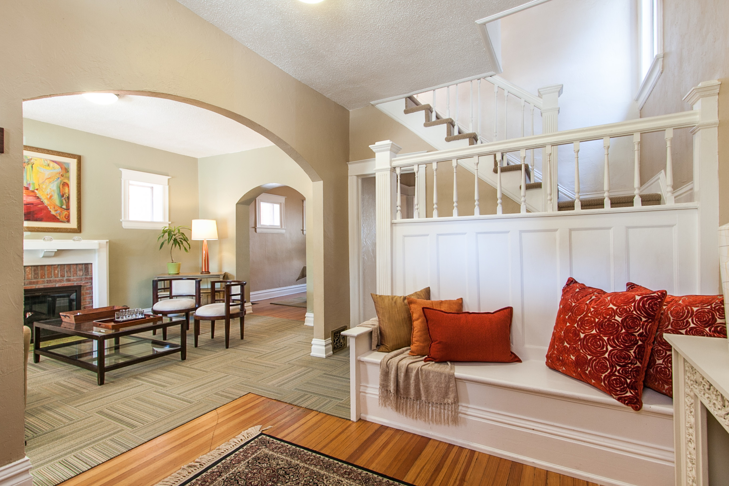 1100726_Large-Foyer-with-Suitor-s-Bench_high.jpg