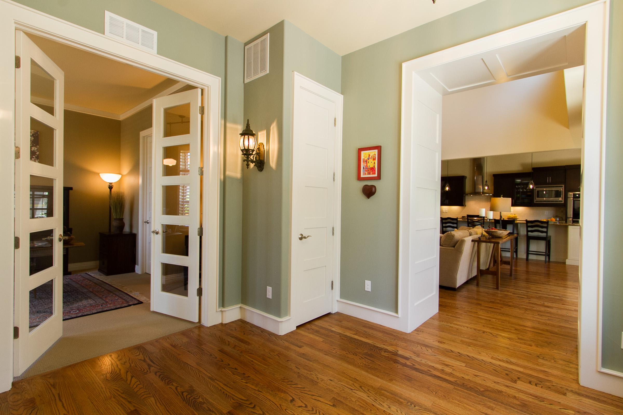 1306991_Large-Foyer-Leads-To-Study-And-Living-Areas_high.jpg