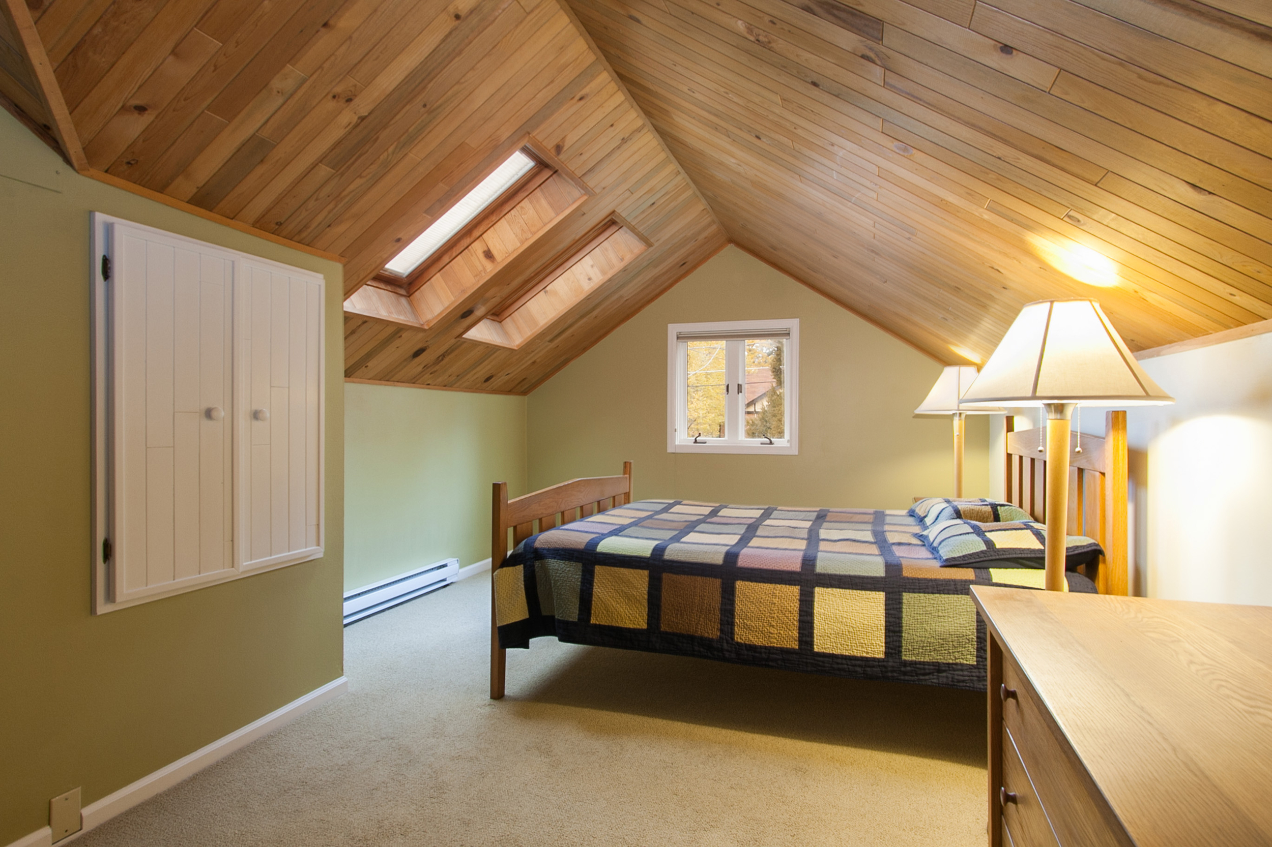 1114216_Master-Bedroom-Has-Skylights_high.jpg