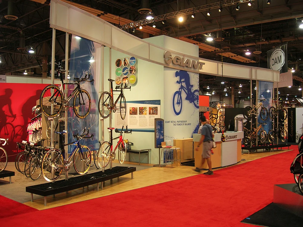 AmyHayesDesign_GiantBicycle-TradeShow-Signage.jpg
