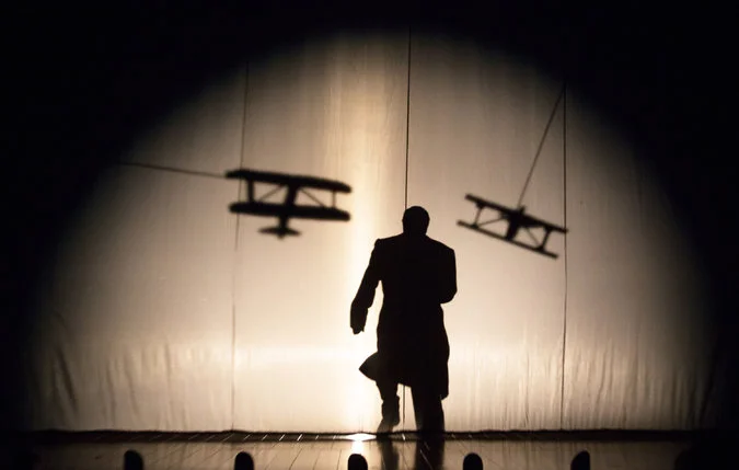 http://www.nytimes.com/2015/04/14/theater/review-39-steps-frenetic-thriller-spoof-rises-again.html?_r=0