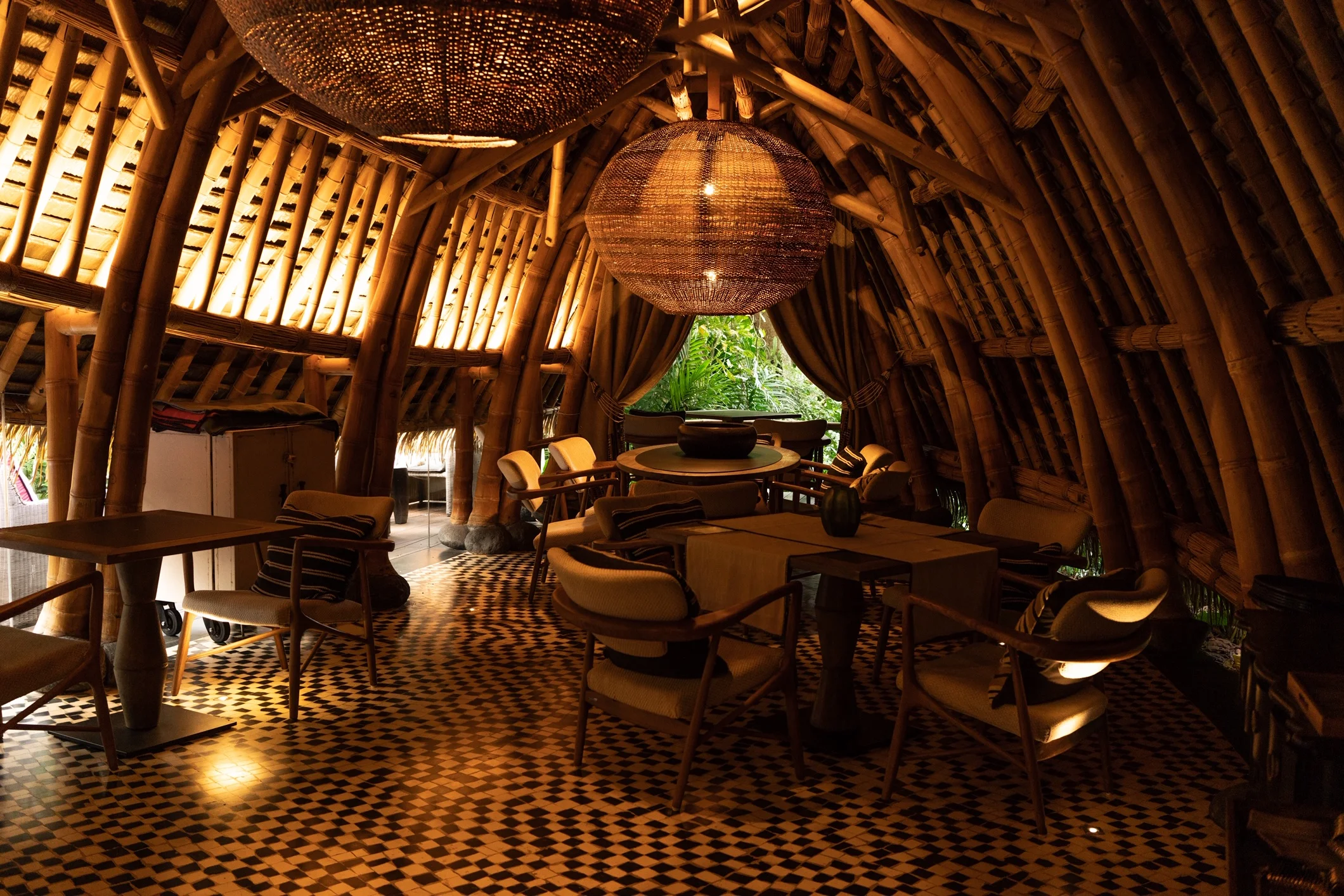 Restaurante OCA no Sundy Beach. Photo credits @fredericovanzeller