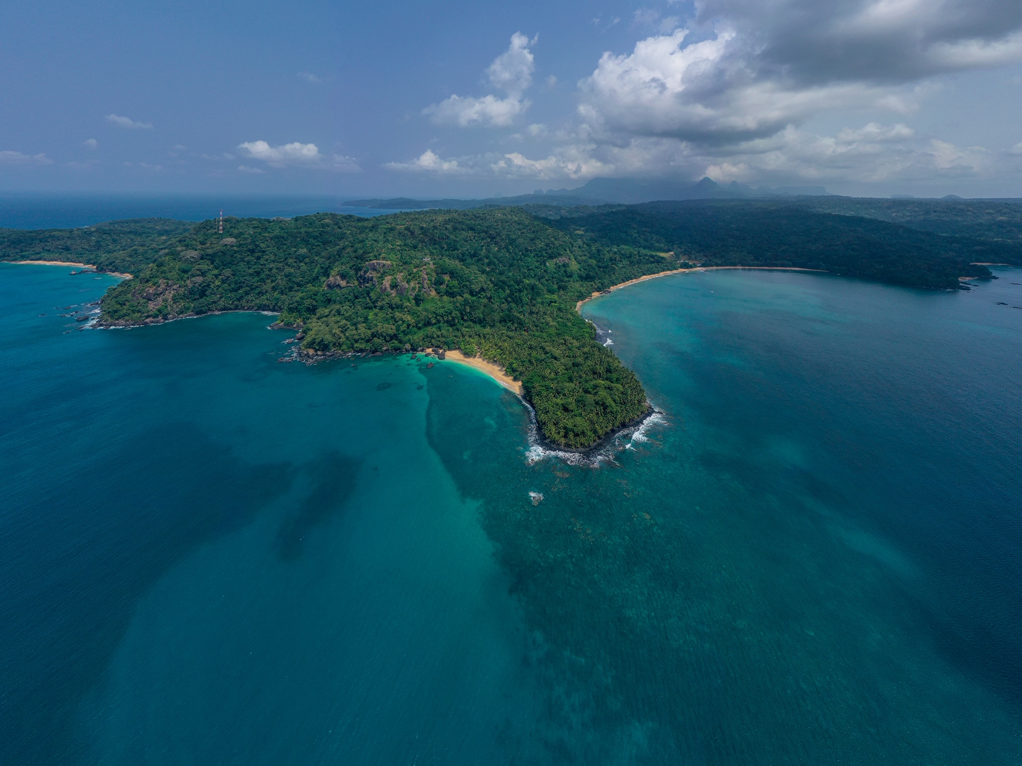 Vista aérea da ilha do Príncipe. Photo credits @fredericovanzeller