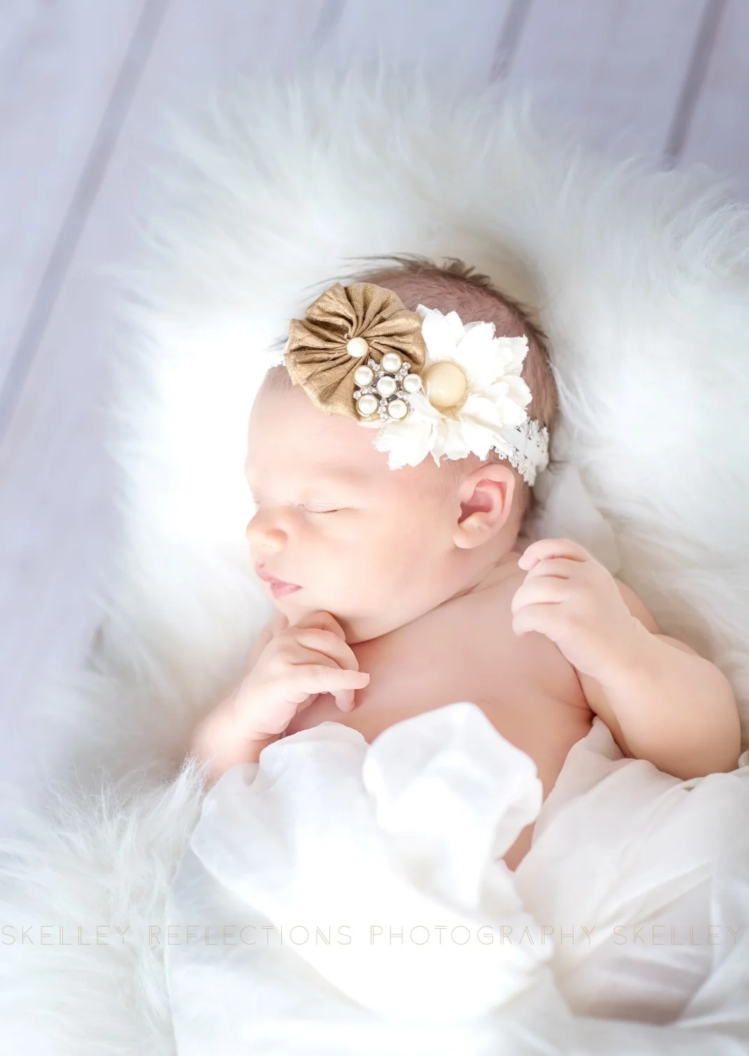 MH_Newborn_01_DEBUT_cream_text (Large).jpg