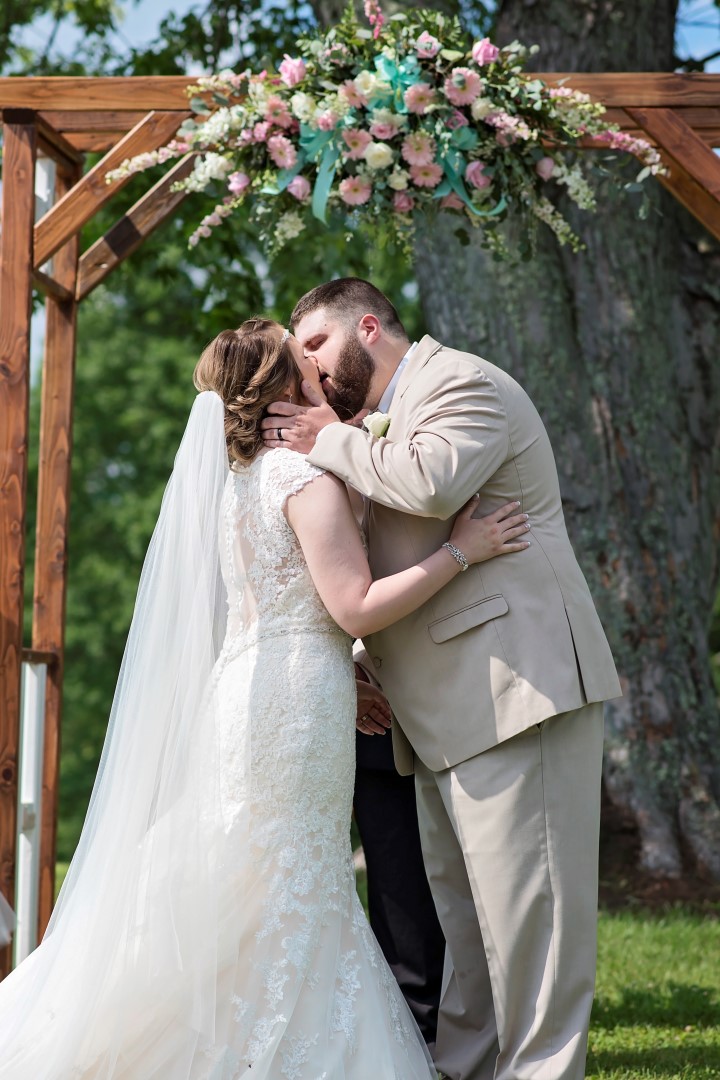 Madison+Austin_Wedding_SneakPeek_18 (Large).jpg