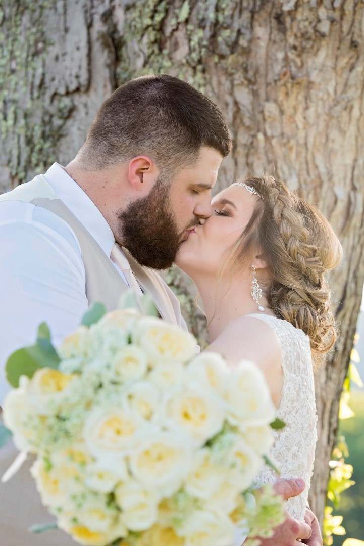 Madison+Austin_Wedding_SneakPeek_47 (Large).jpg