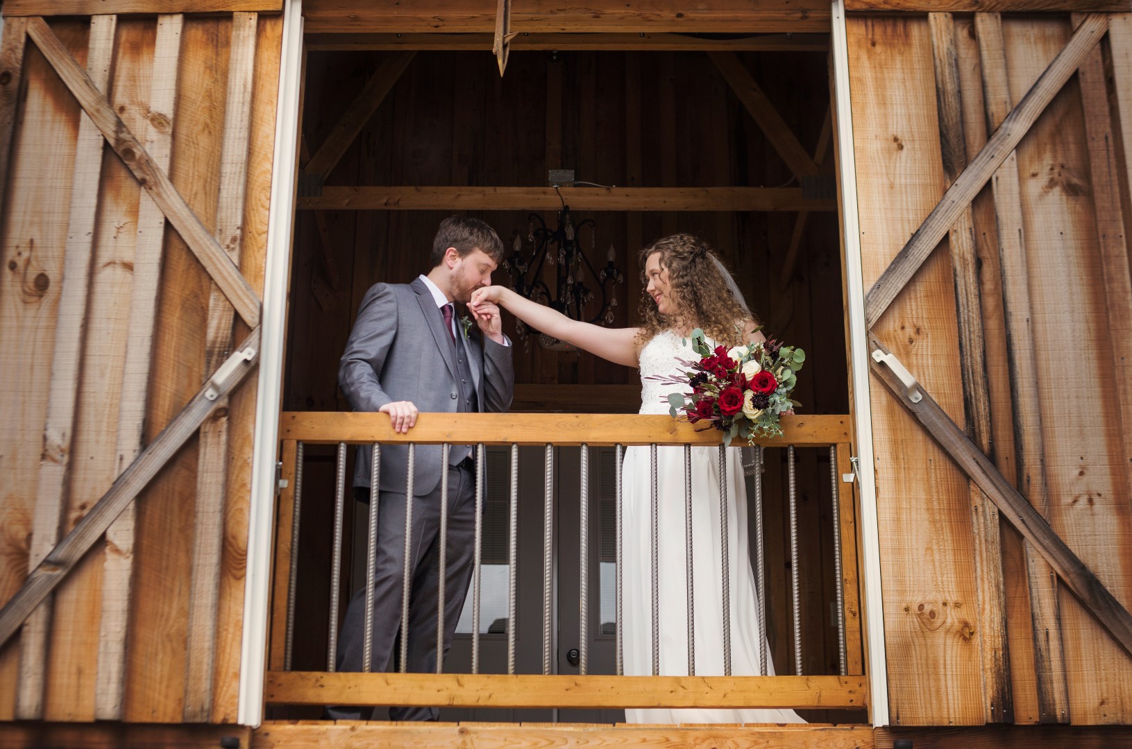 Bates_Roberts_Wedding_SneakPeek_26 (Large).jpg