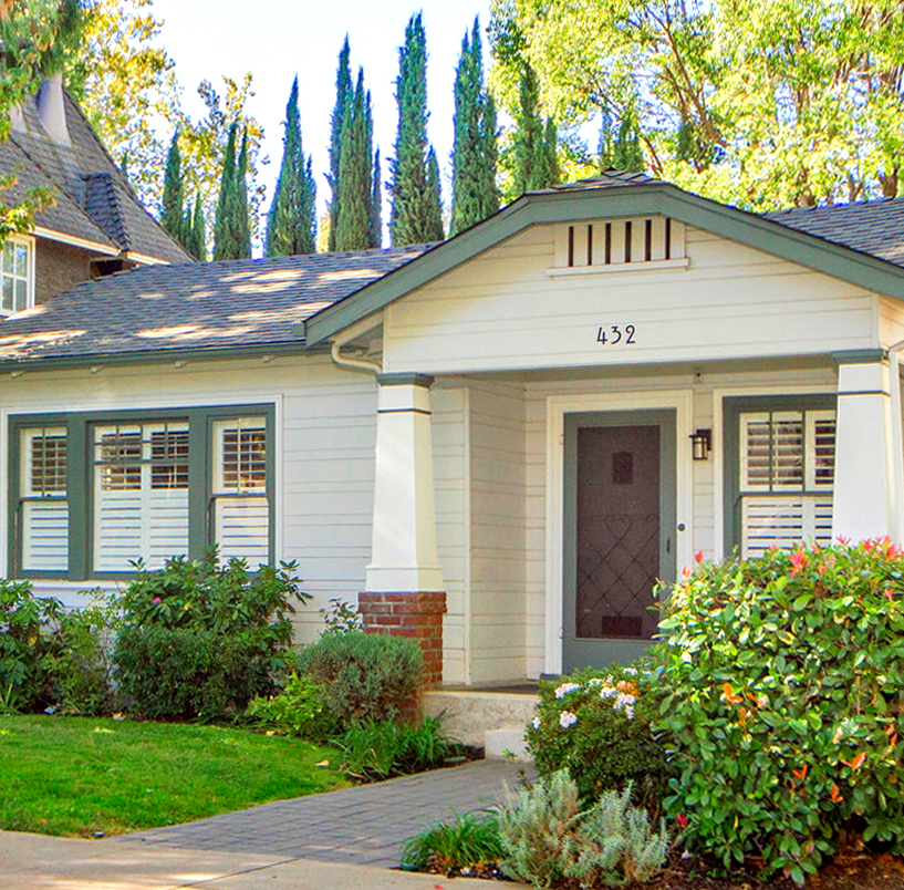 432-33rd-St-Sacramento-CA-large-002-Front-of-Home-sq.jpg