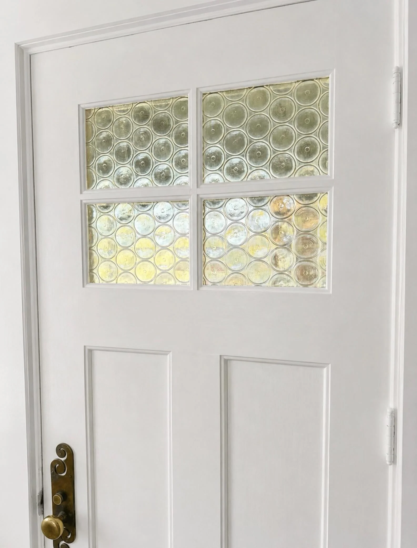 Front door upgrade!! ✨ Picked up this beautiful bottle glass from a glass donation our shop received, and I had to selfishly claim it for myself 😅 It just happened to be two pieces big enough to replace the glass in our front door. 

I&rsquo;ve been