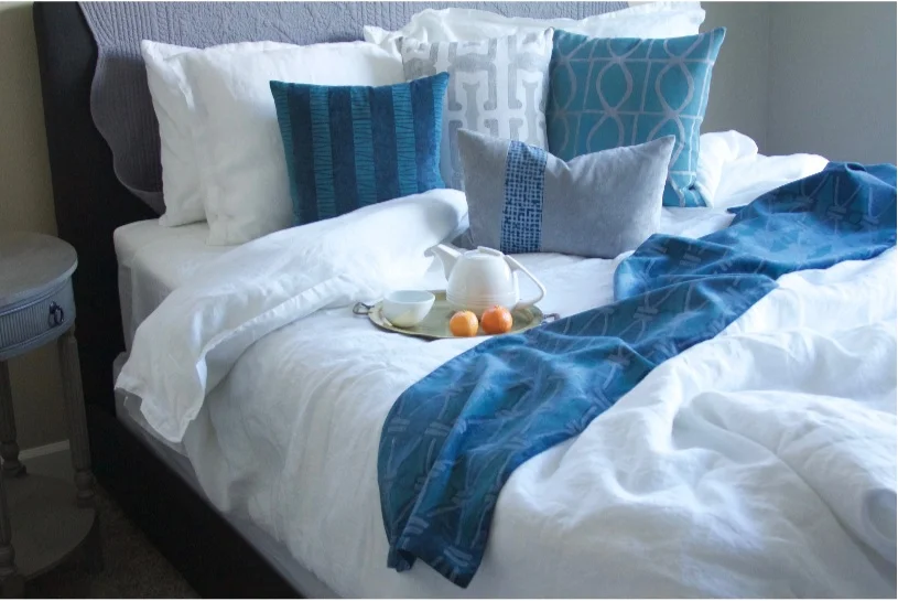 Mod Link Velvet Pillow