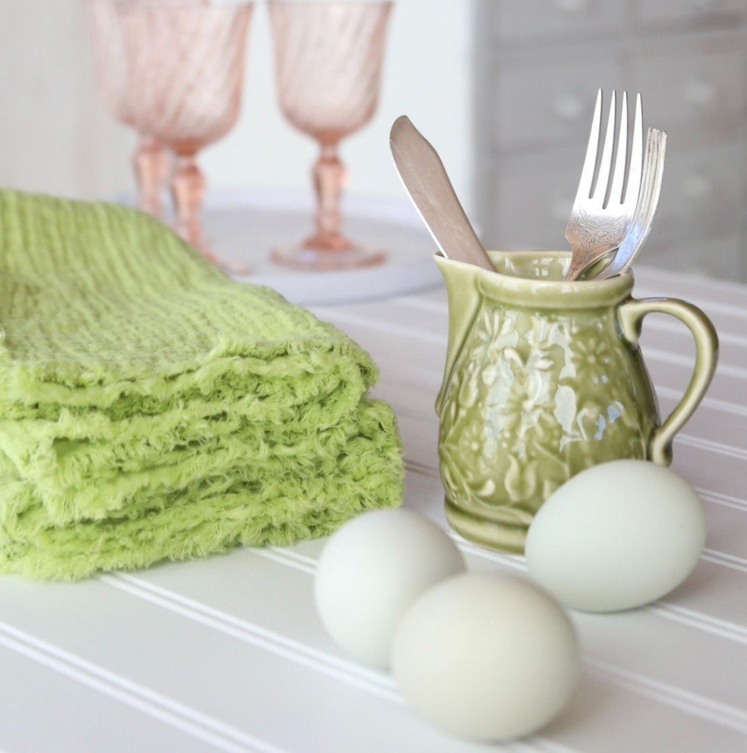 I picked up this cute little green pitcher while in Germany. It goes perfectly with our new lime ripple cotton napkins! 

#thrifed #weddingideas #weddinglinens #weddingtable #weddingplanners
