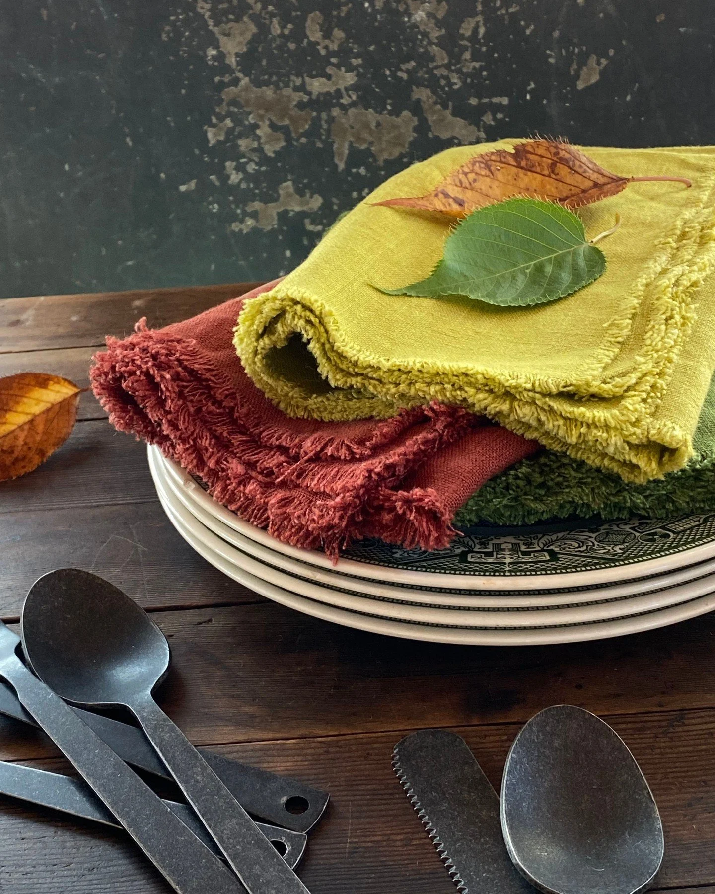 A little tangle of twine, a linen napkin, and a leaf found on this morning&rsquo;s walk&mdash;fall decorating doesn&rsquo;t get simpler than that.
