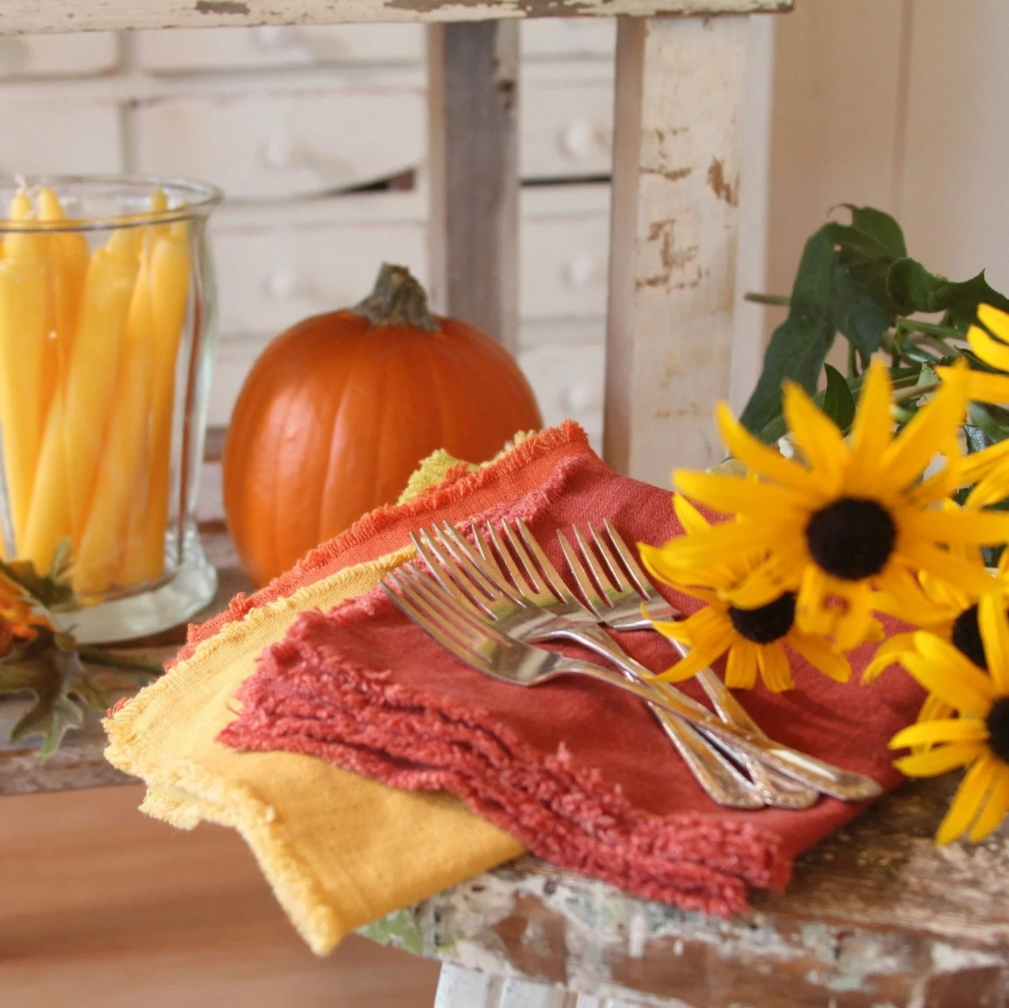 Orange, mustard, and a few festive candles&hellip;this season&rsquo;s palette is quietly waiting at the table.