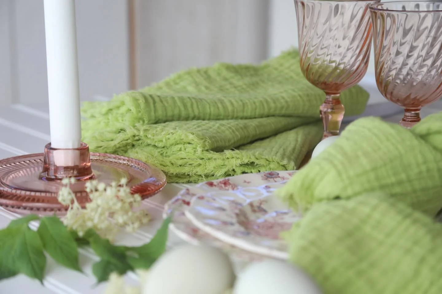 It&rsquo;s time for dopamine decorating! Spring is a great time to break out your bright colors!