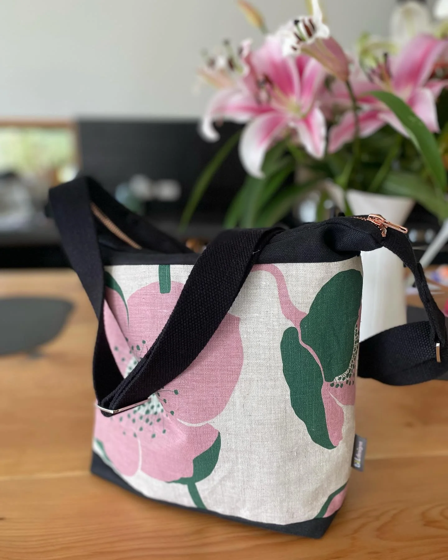 Spring is here ! The blooms are blossoming !
and fitting with the theme so are the Honey Flower bags. These little babies will be @salamancamarket this weekend on site 225 

Made of hemp and printed linen with a zip closure, lined and inner pocket wi