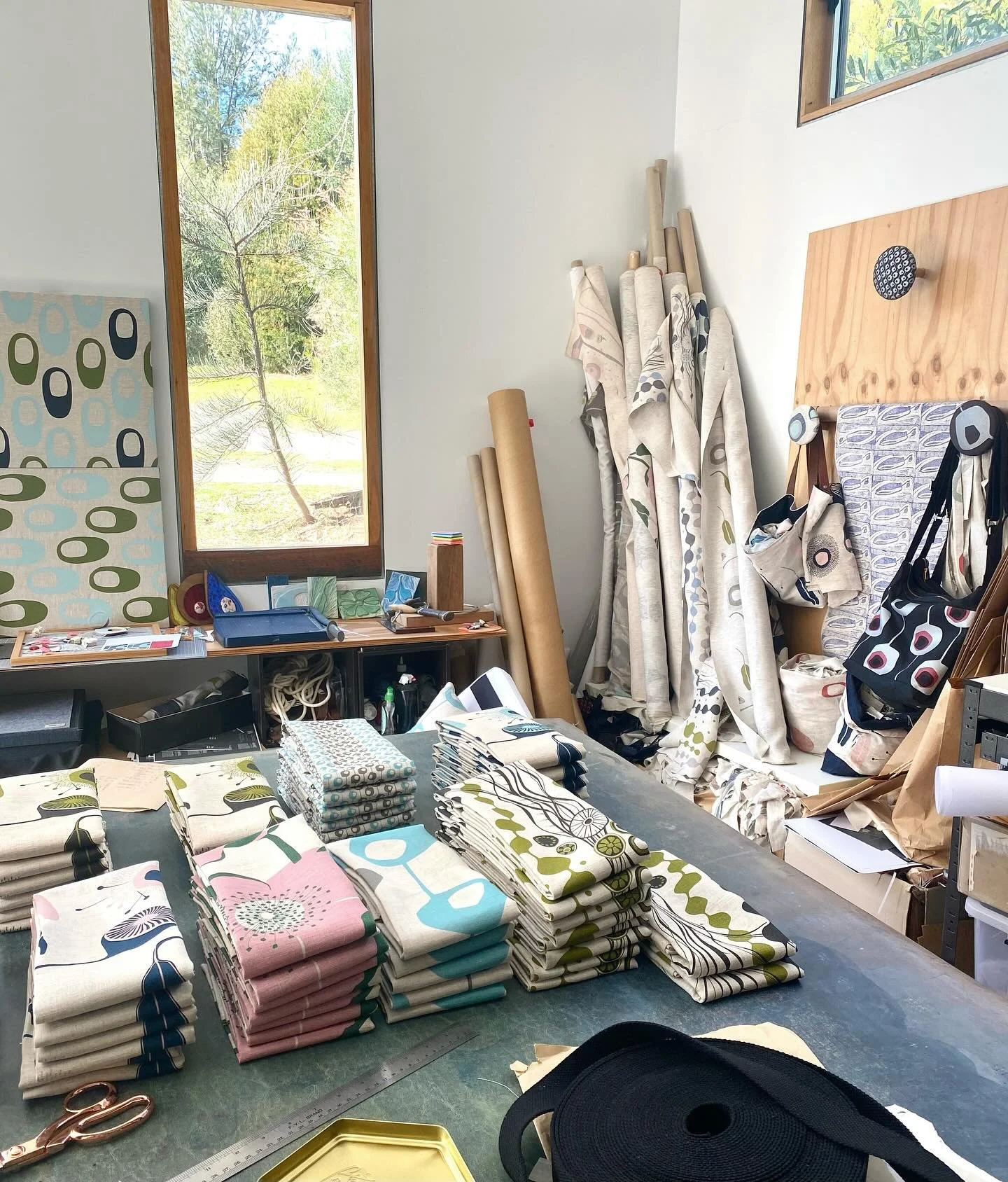Productive messy studio ATM packing orders for the silly session ahead 🌈🛍️🤍

#localbusinesses #shoplocal #slow #textiles #printedtextile #homefurnishing #teatowls