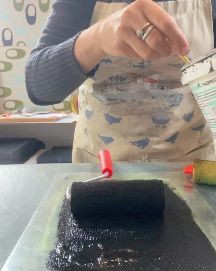 Work in progress&hellip;.
Generating a new print that&rsquo;s been circulating in my head over the past while !!
So good to be creating in the studio. This is the beginning of some work for an exhibition coming up in December 2025

#printed-textiles 