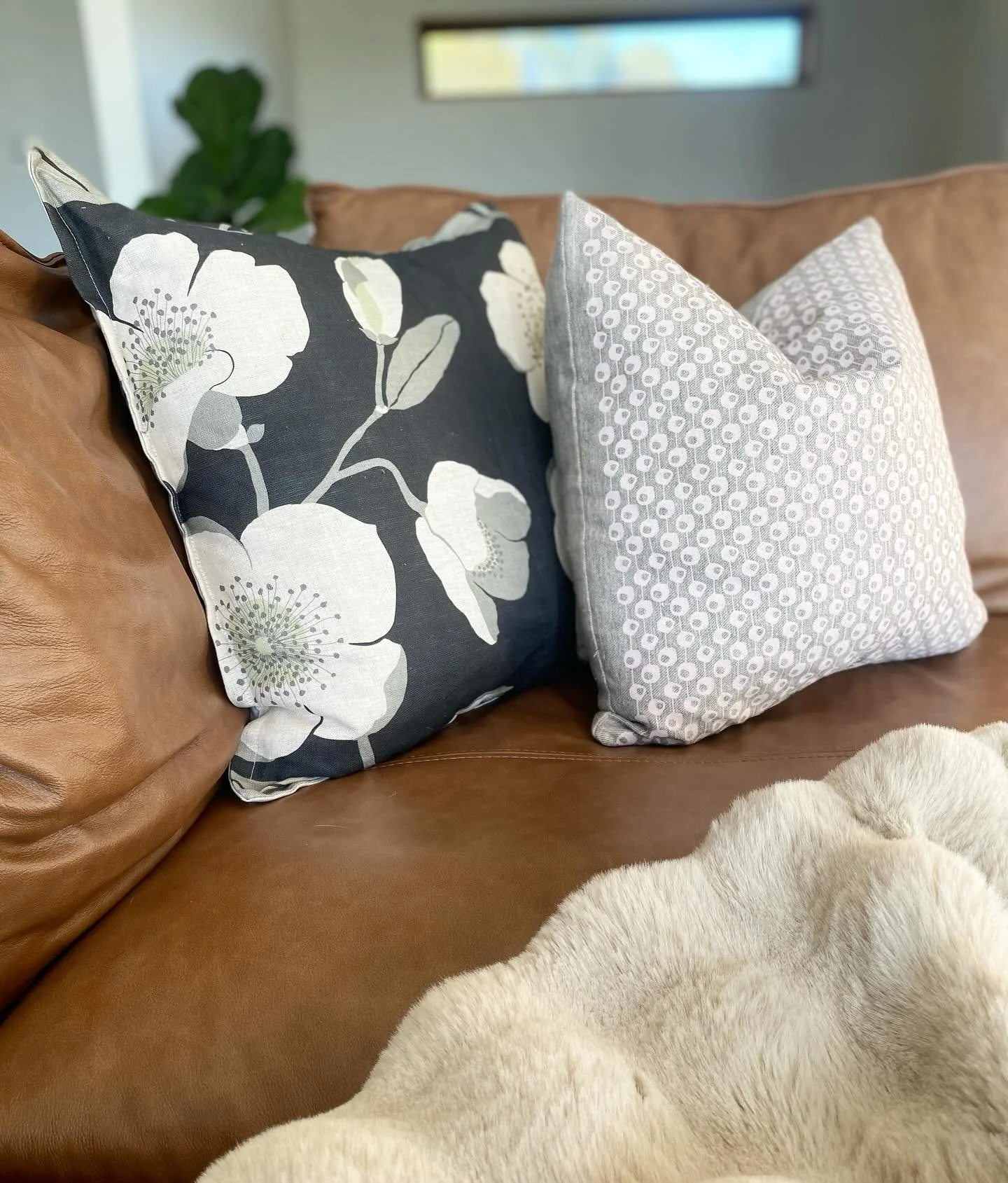 On the couch this week
Honey Flower print in white on a charcoal with a pink small Pod cushion.
#tas #made #textiles #for #thehome #lounge #room #furnishings