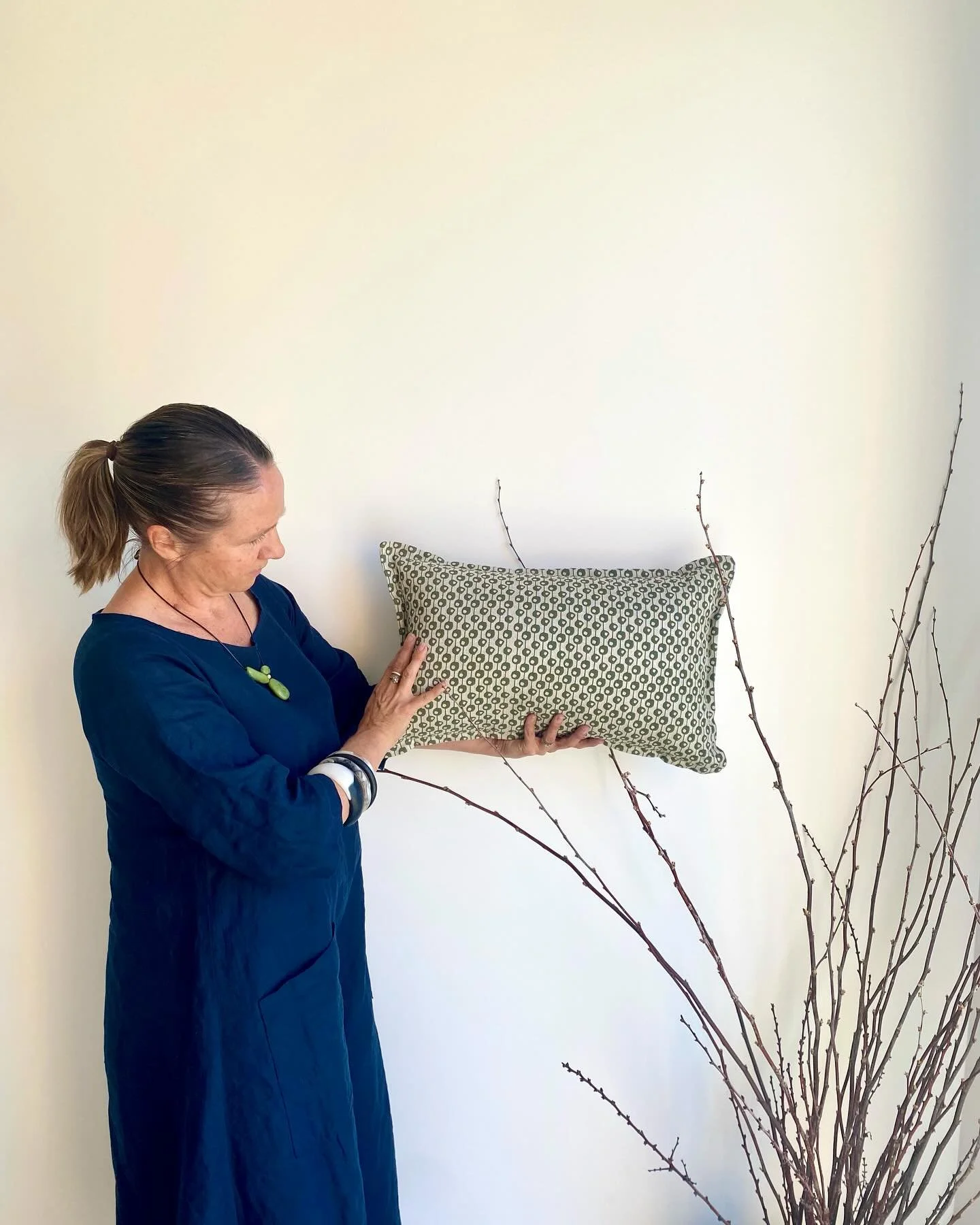 Restock of the small Pod cushions in deep green.
Packed ready for the @salamancamarket tomorrow 🙋&zwj;♀️😊

#linen #handscreenprinted #cushions #interiordesign #tasmanian #designer #maker