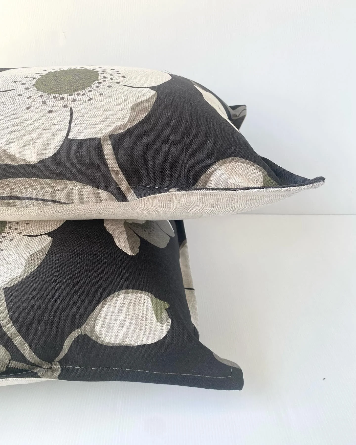 Monday Morning 🙋&zwj;♀️
Color Change 

Sawing in the studio, these Honey Flower cushions. I have changed the green from light spearmint to a deep olive green which looks beautiful with the charcoal and mud. I will have these on line soon