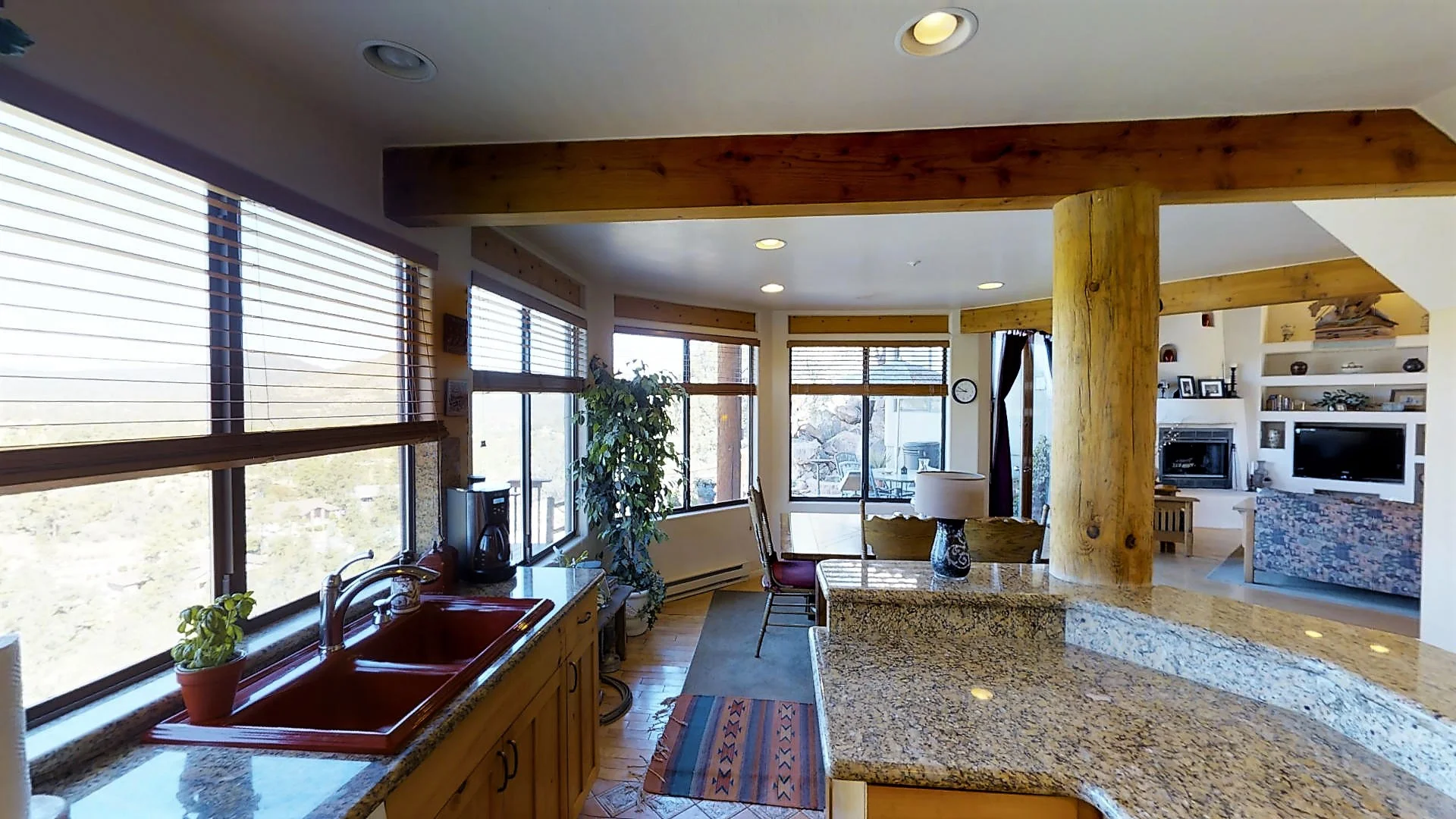 KITCHEN 1.jpg