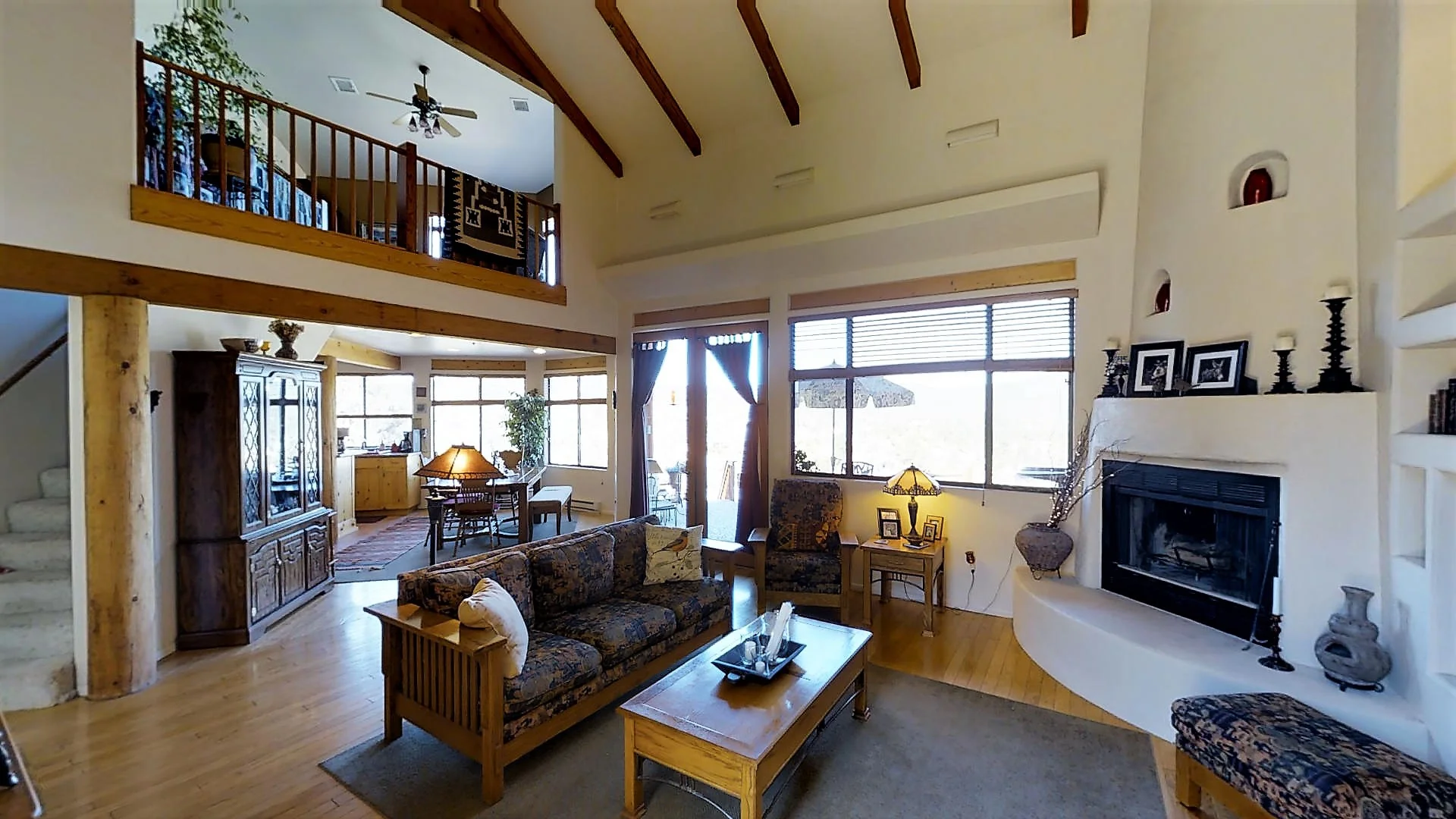 LIVING ROOM.jpg