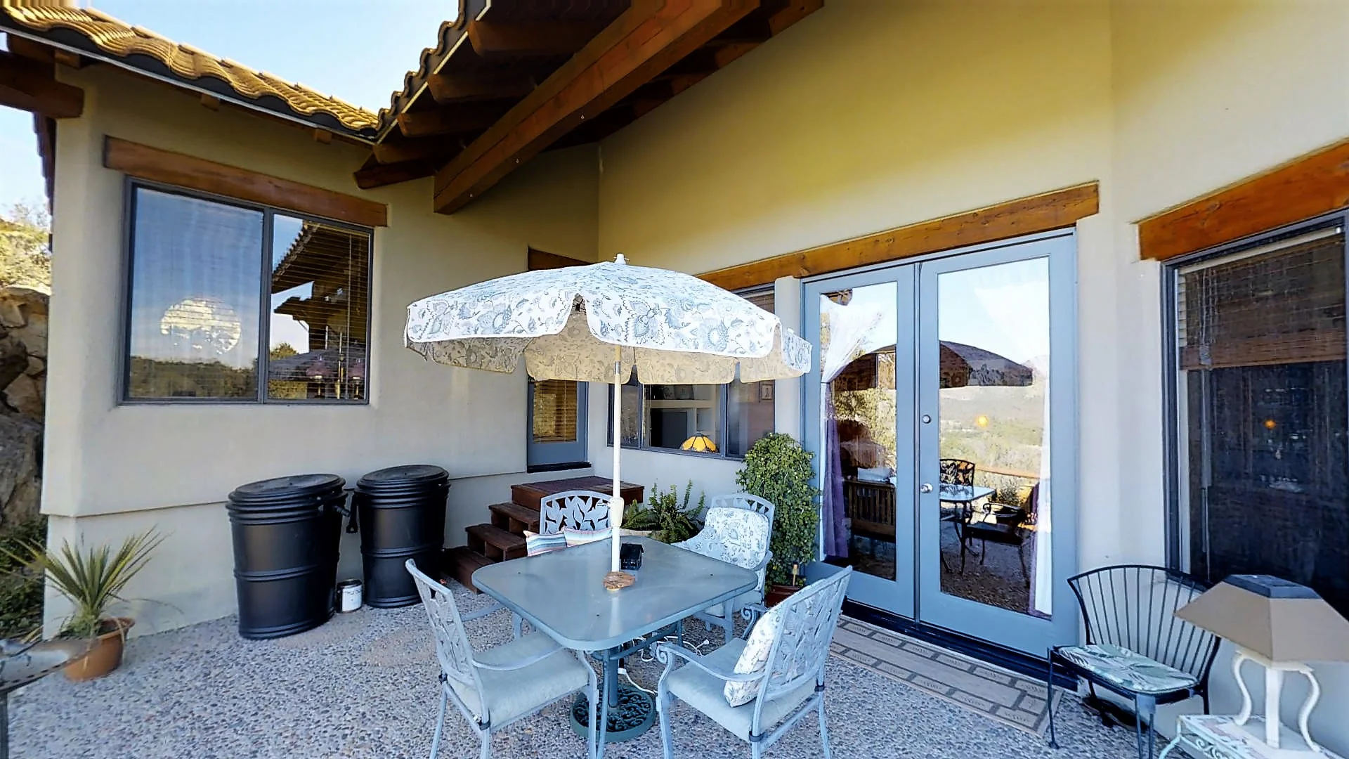 PATIO.jpg