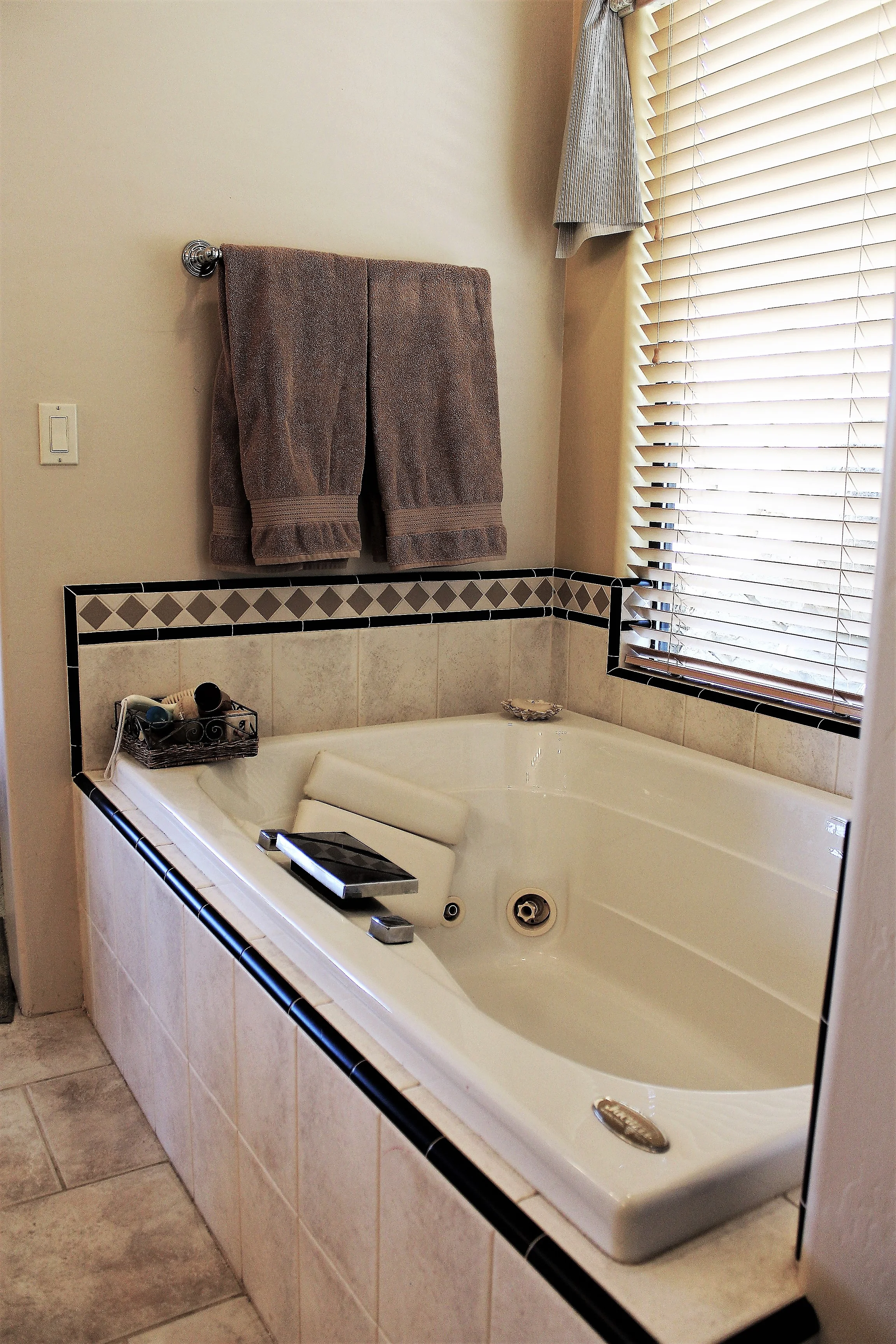 MASTER TUB.jpg