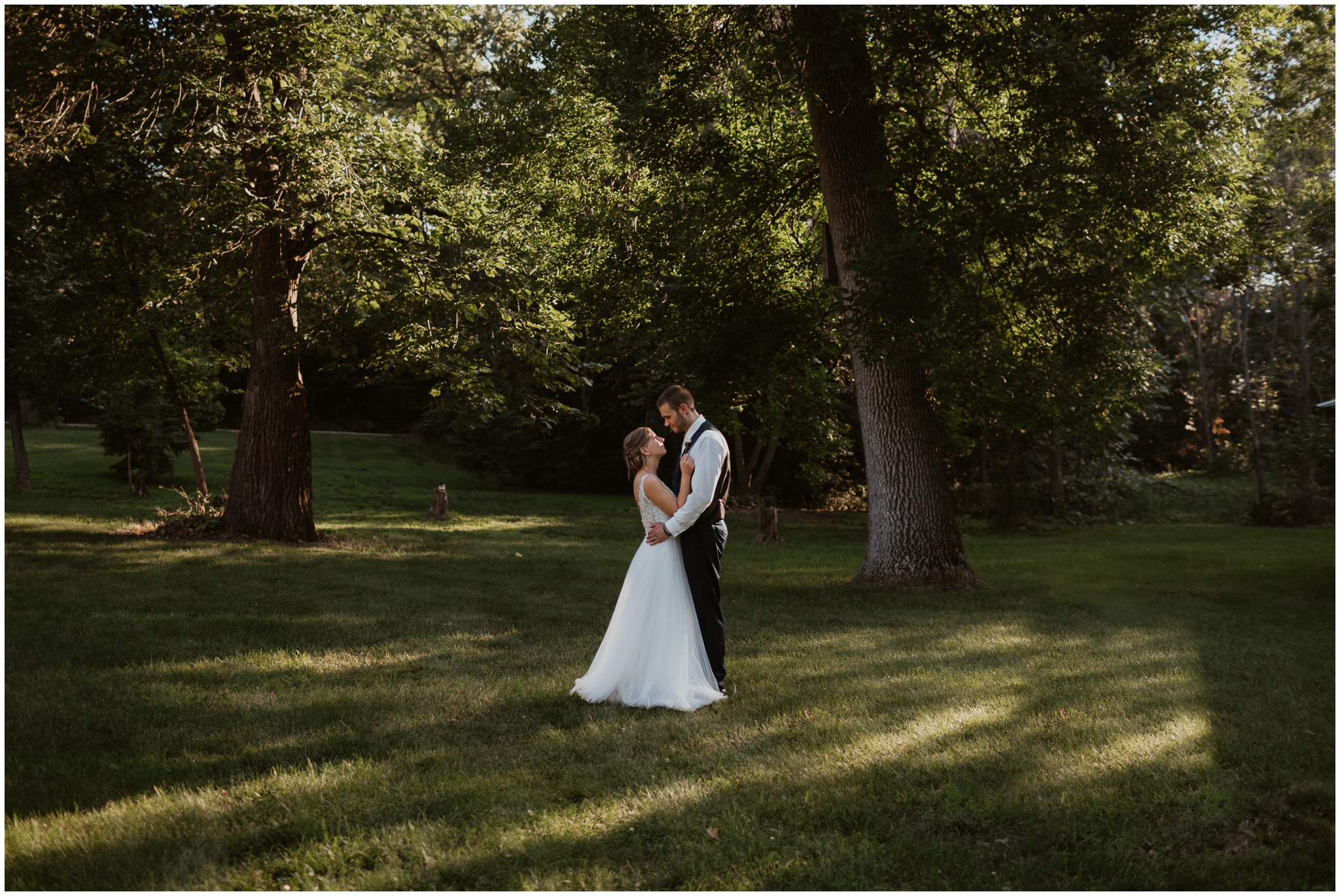 The Morros Chicago Wedding Photography John and Paige July Minnesota Outdoor Wedding_0218.jpg