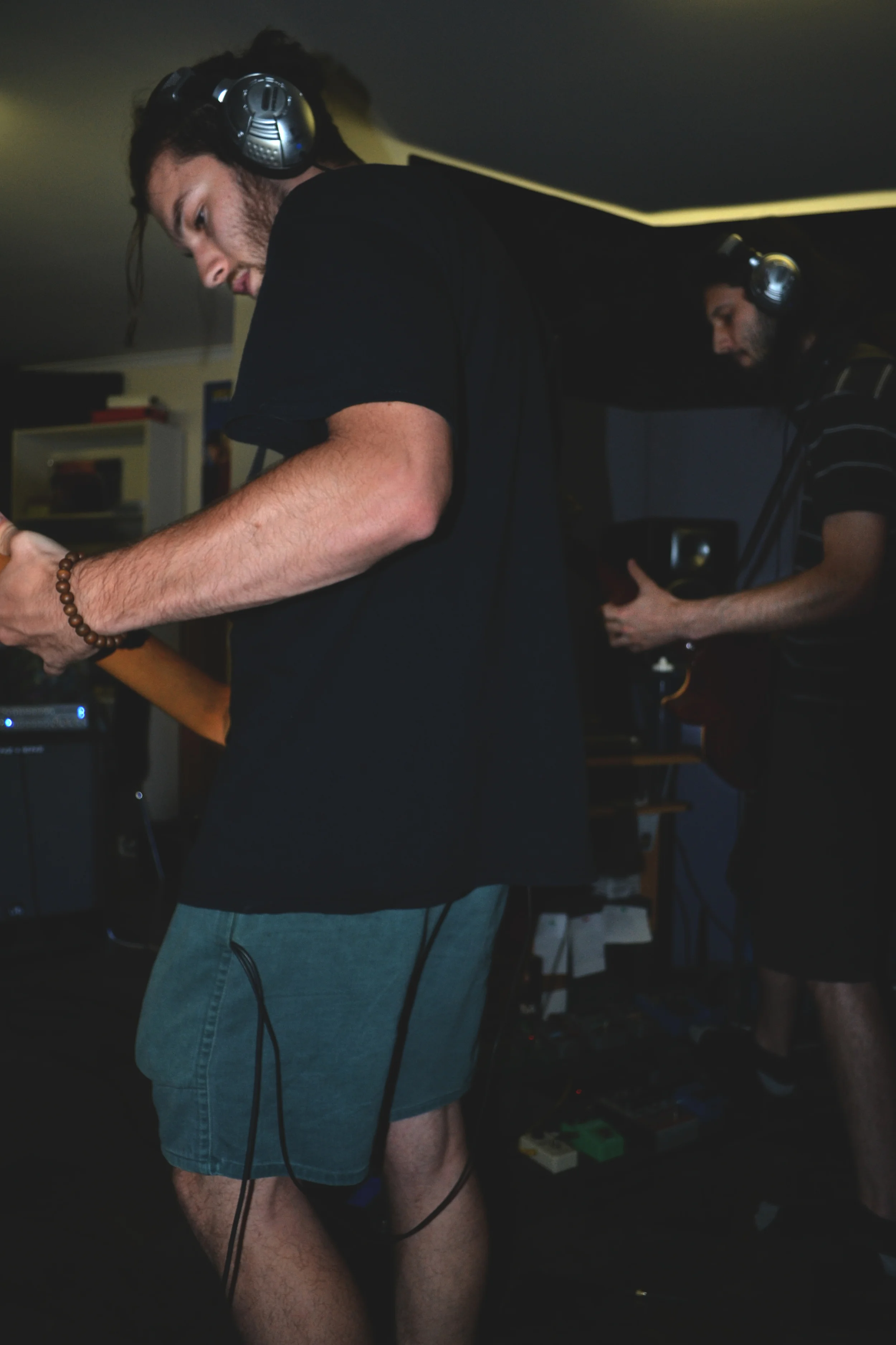 Ant dropping the bass