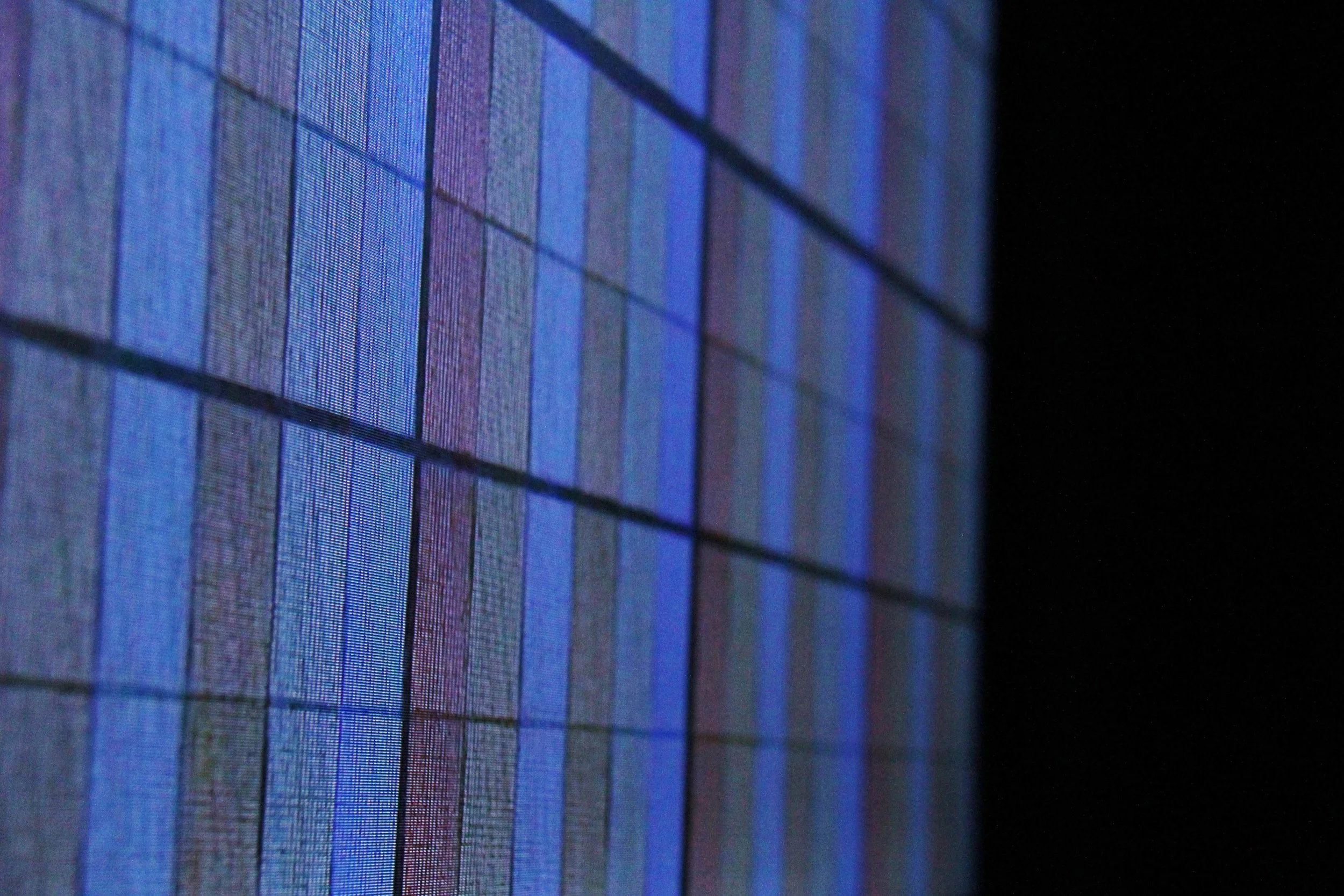Screen/Screen . Video, monitor, foamcore. 2:29 minute loop. 75x50x20 cm.