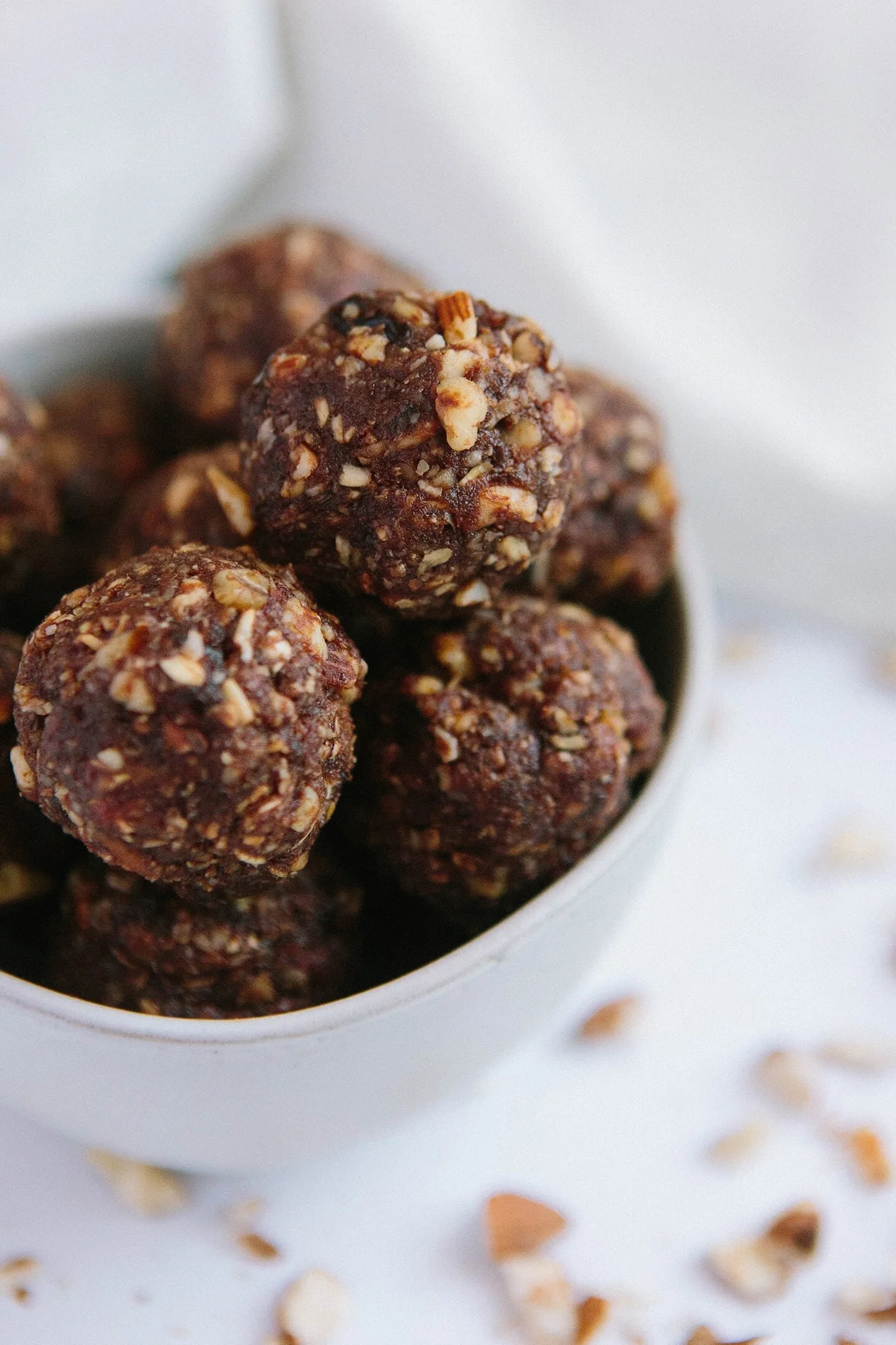 Energy Balls by Internal Balance
