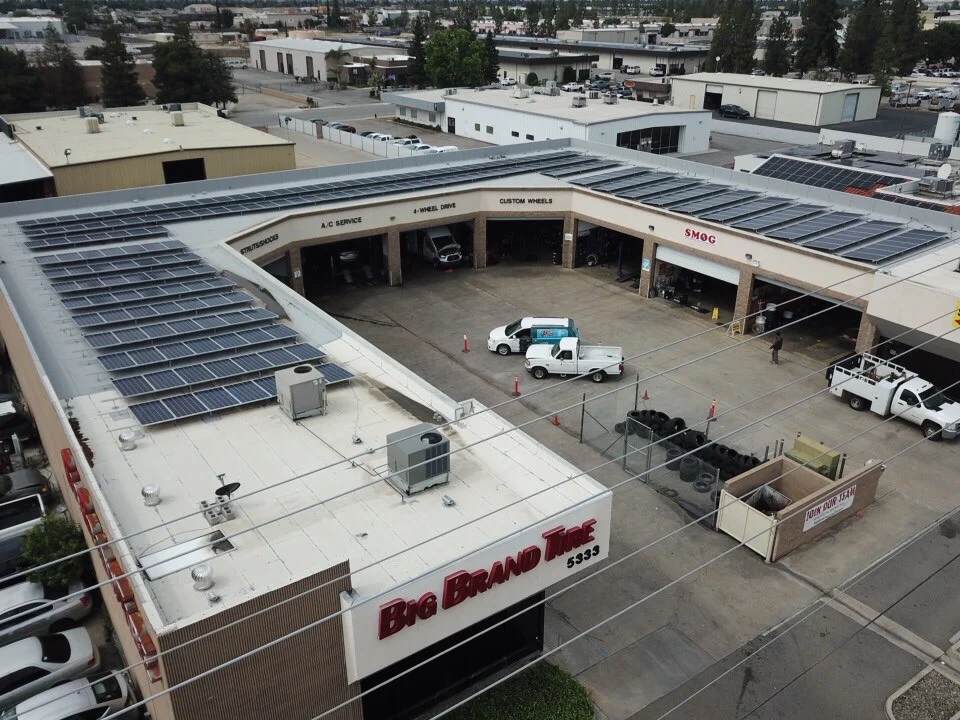  🌍Bakersfield, CA 💡 77KW  System Size 🌱 1.9M lbs  of CO2 Emissions Reduced ⏱ 3  Year ROI 