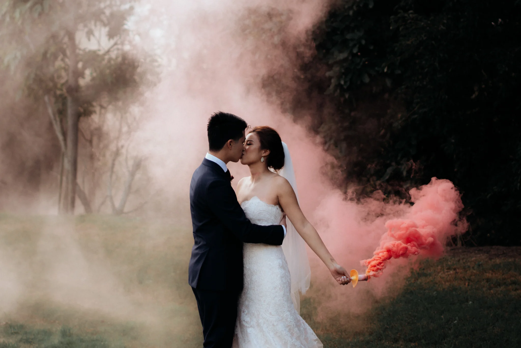 Smokebomb Photography Guide for Weddings