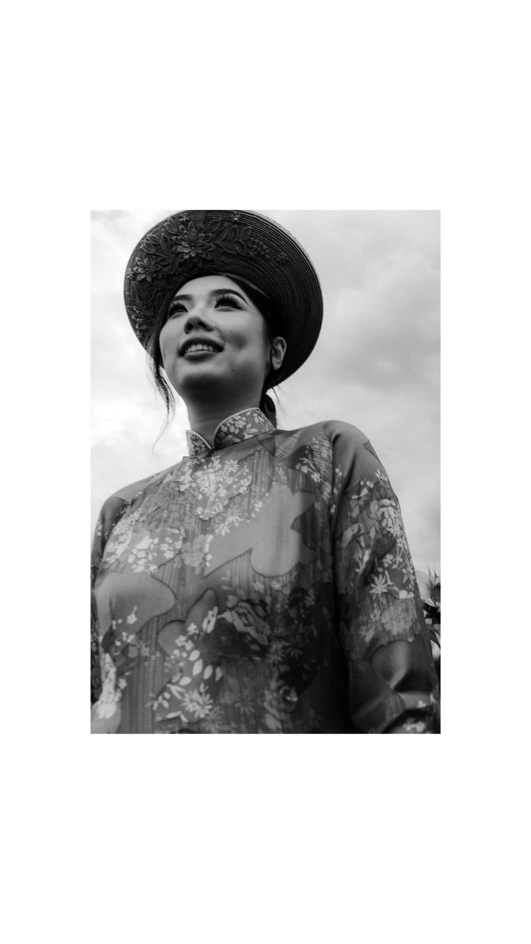 Kalbar Sunflowers Engagement Photo - Lovelenscapes Brisbane Wedding Photographer - Traditional Vietnamese Ao Dai - 3.jpg