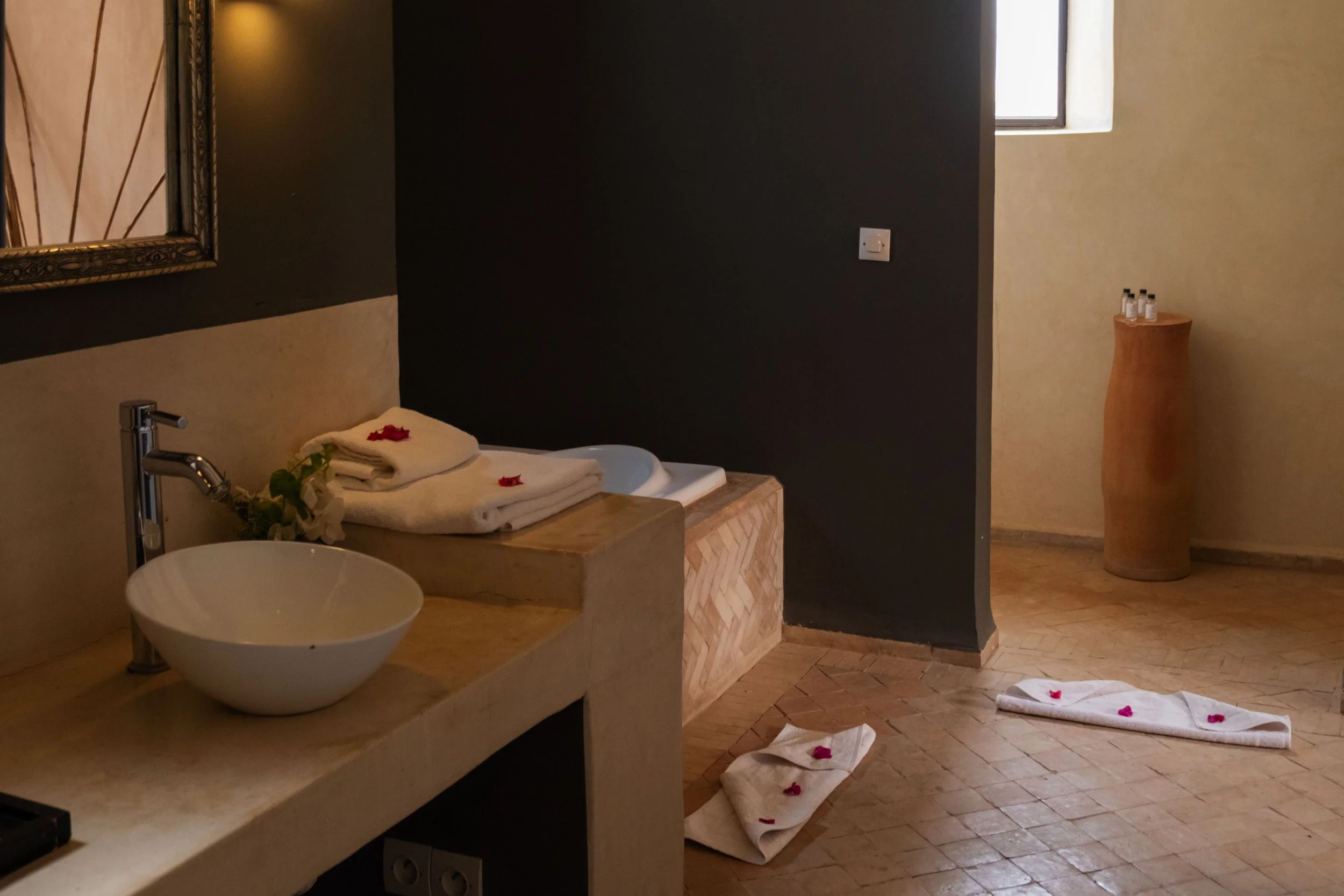 Atlas Room Bathroom Capaldi Hotel.jpg