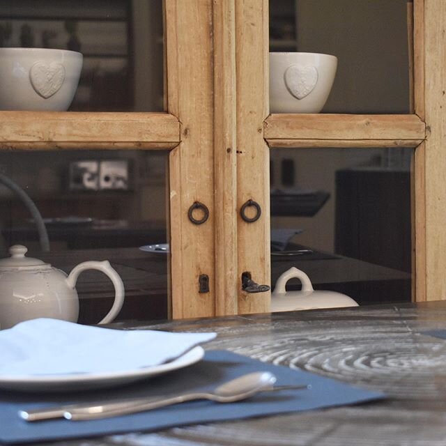 Details in dining area @garnivillamaria 💗 we are so excited to see you all 🌈