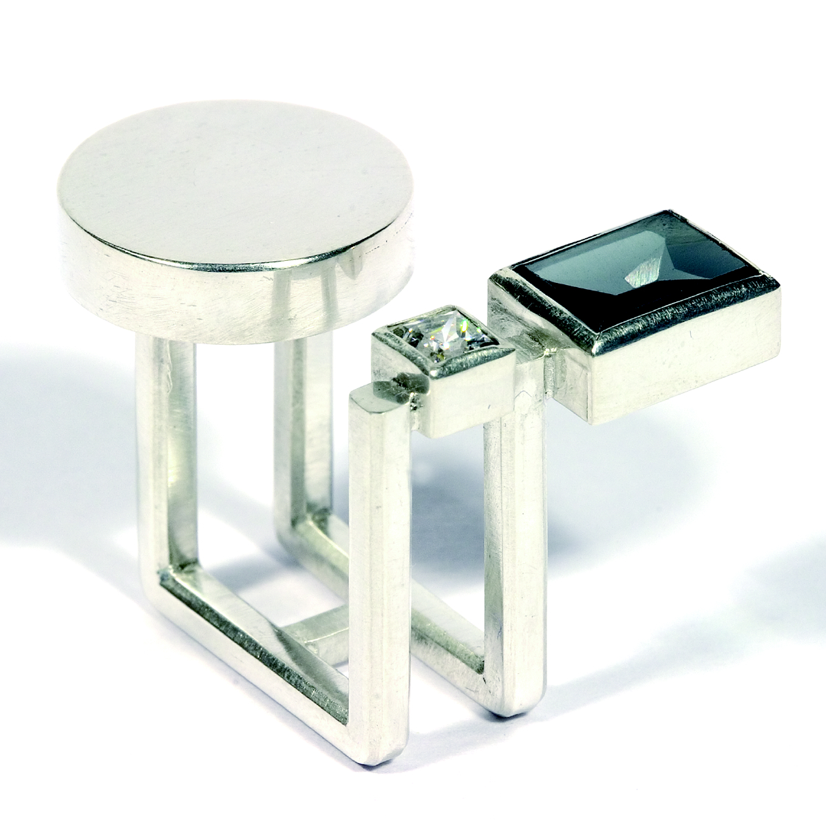  Ring signed by DS, sterling silver, white sapphire, tourmaline - construction 