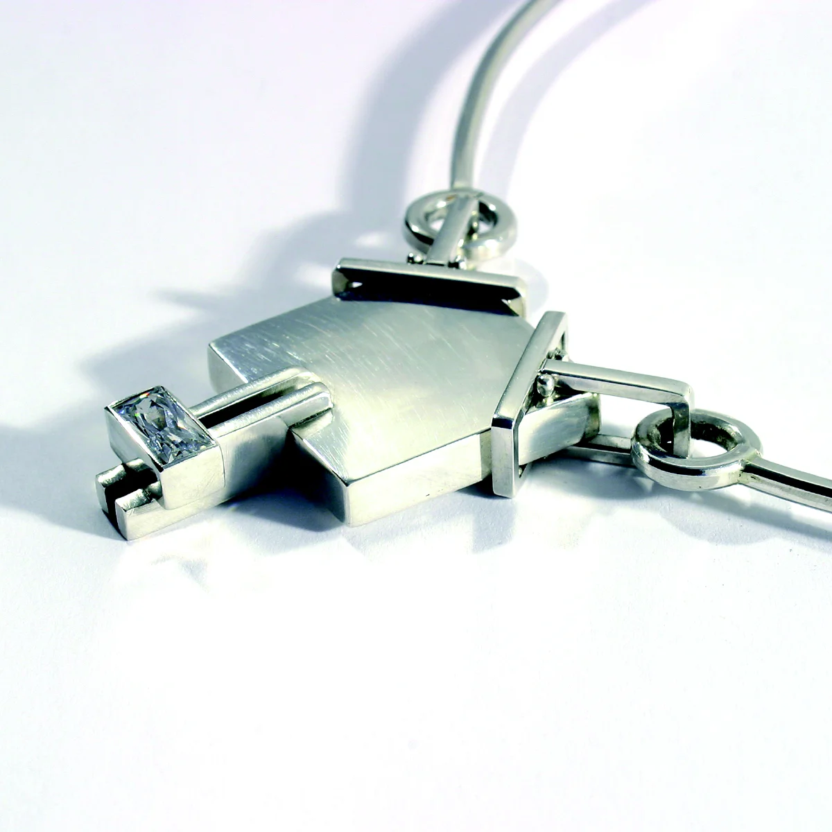  Necklace signed by DS, sterling silver, white sapphire - construction 