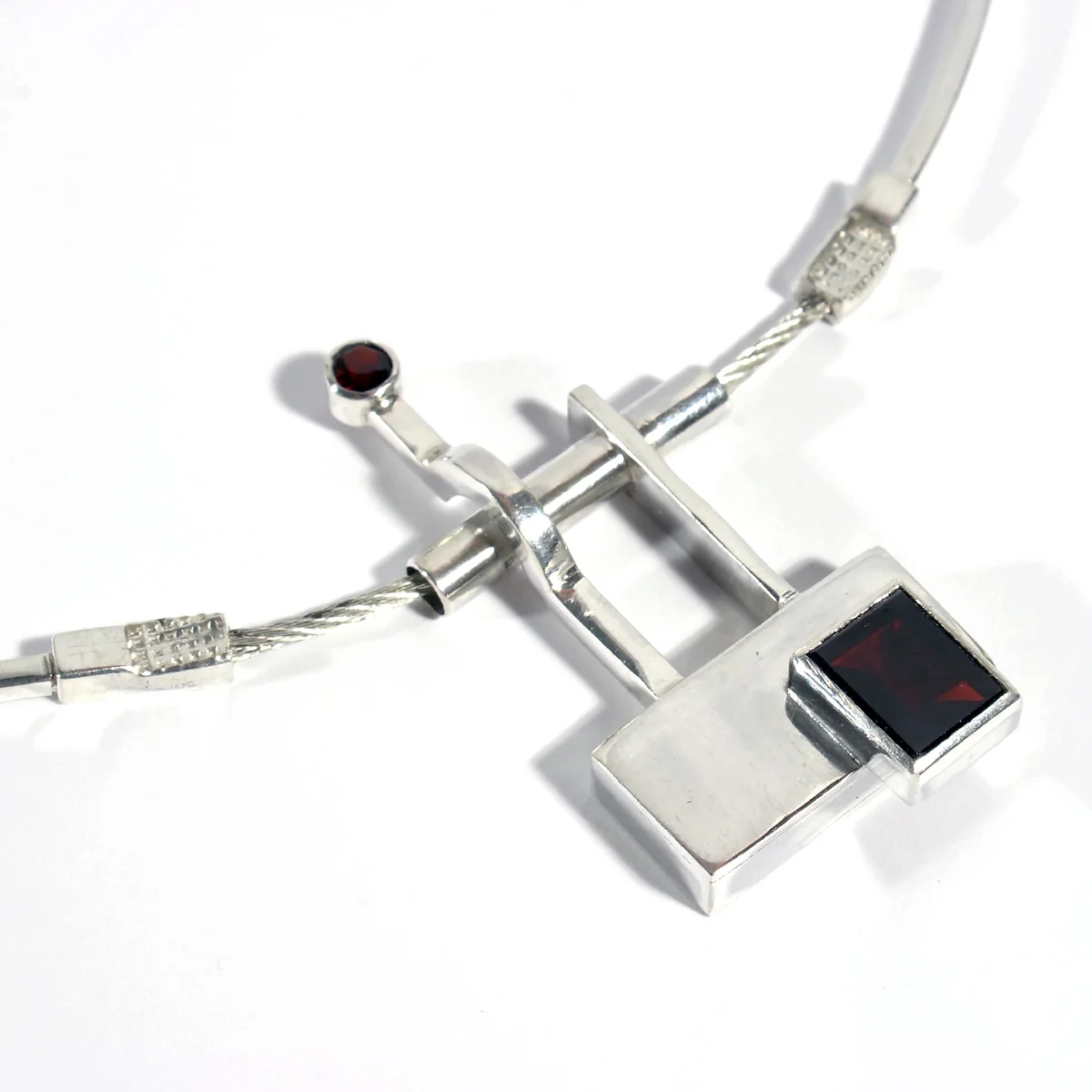  Necklace signed by DS, sterling silver, garnet - construction 