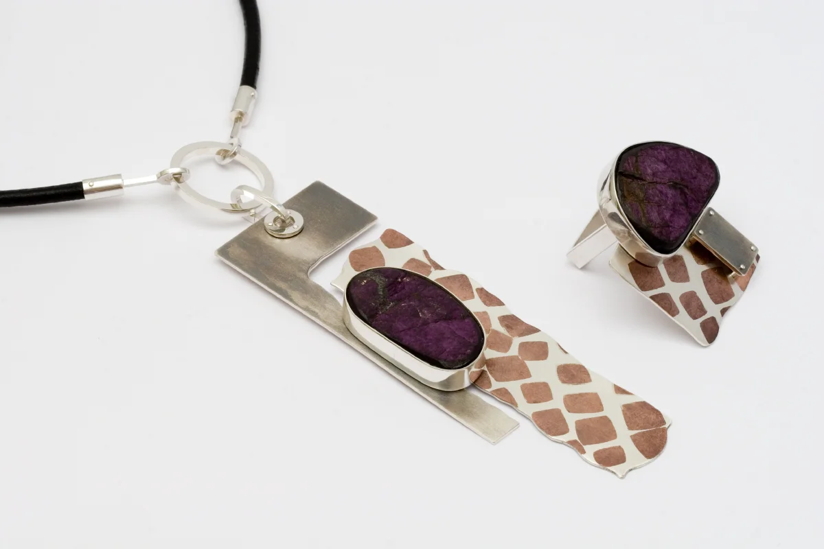 Necklace and ring signed by DS, sterling silver, purpurite, copper inlays - construction 