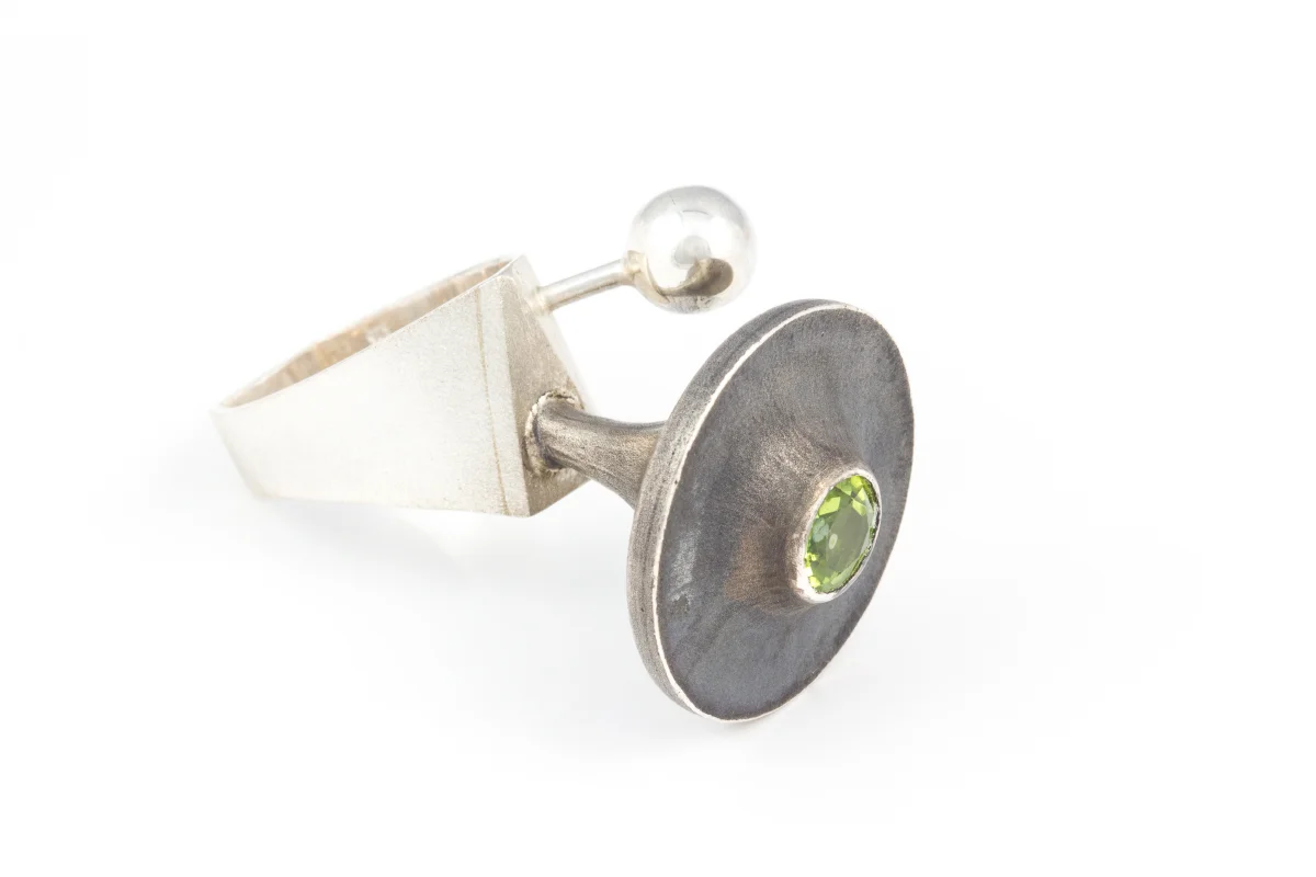  Ring signed by DS, sterling silver, peridot - casting,&nbsp;construction 