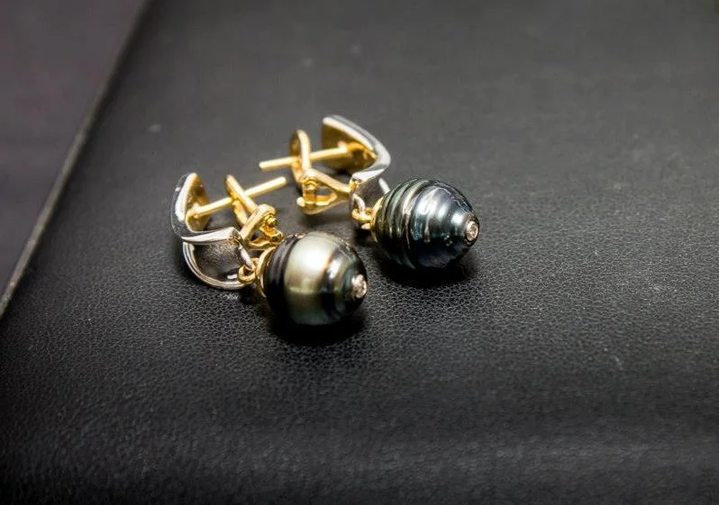 Earring signed by DS, gold, Tahitian pearls - construction