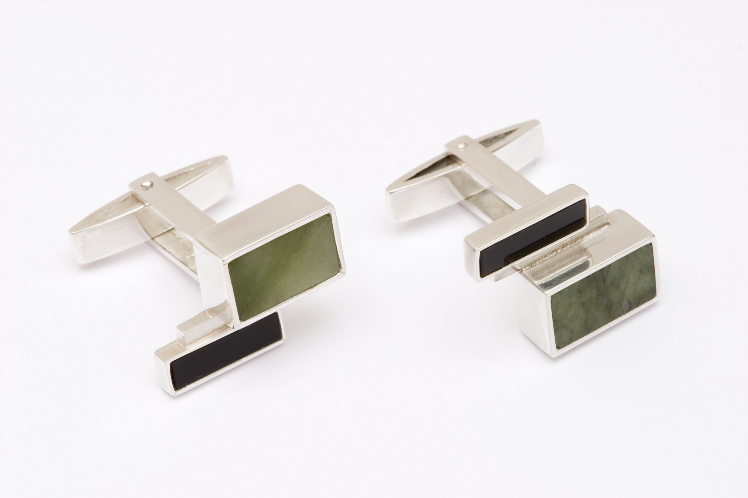  Cufflinks signed by DS, sterling silver, jade, onyx - construction 