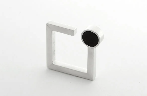 Ring signed by DS, sterling silver, ebony - construction