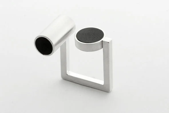 Ring signed by DS, sterling silver, ebony - construction