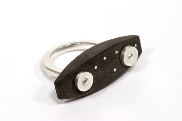 Ring signed by DS, sterling silver, ebony - construction